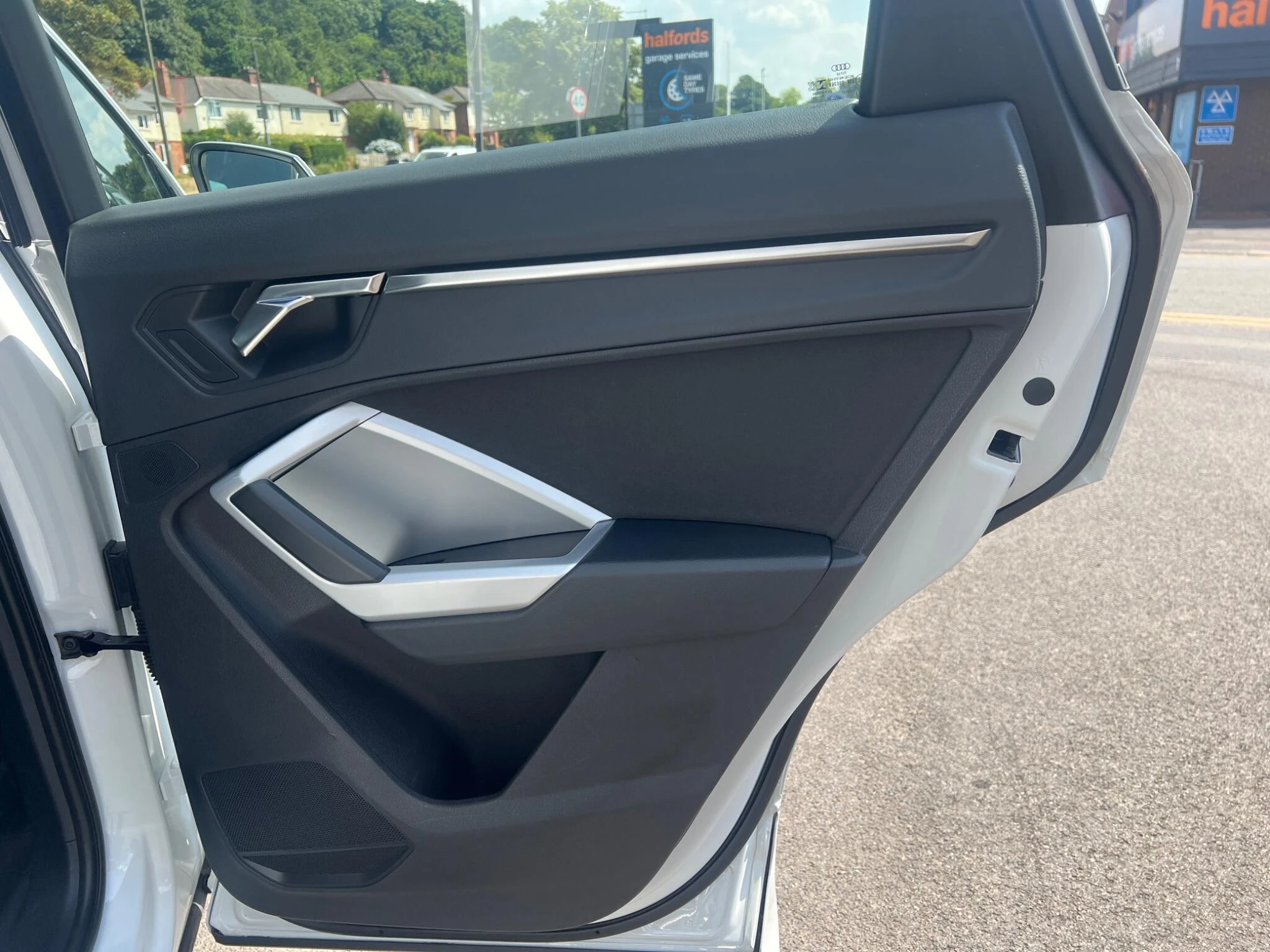 Vehicle image 31