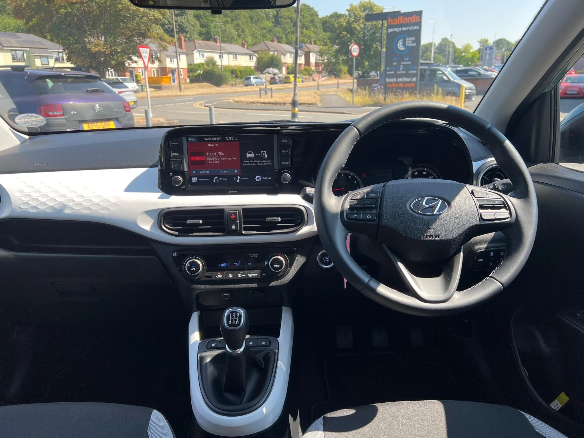 Vehicle image 15
