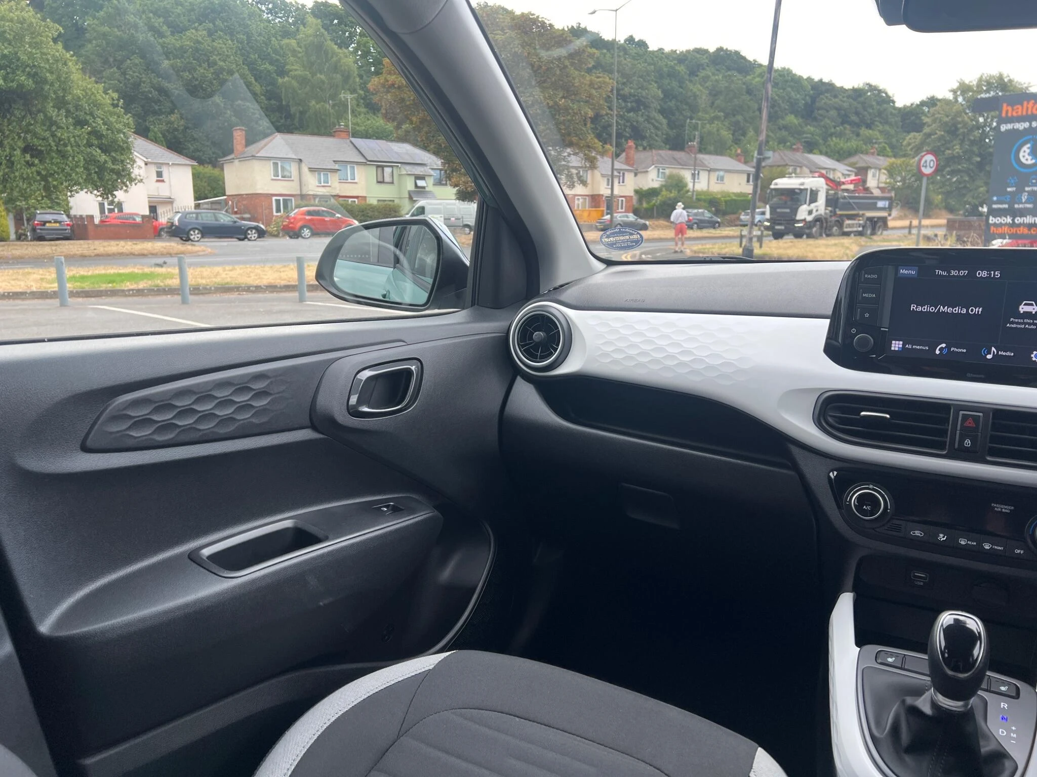 Vehicle image 19
