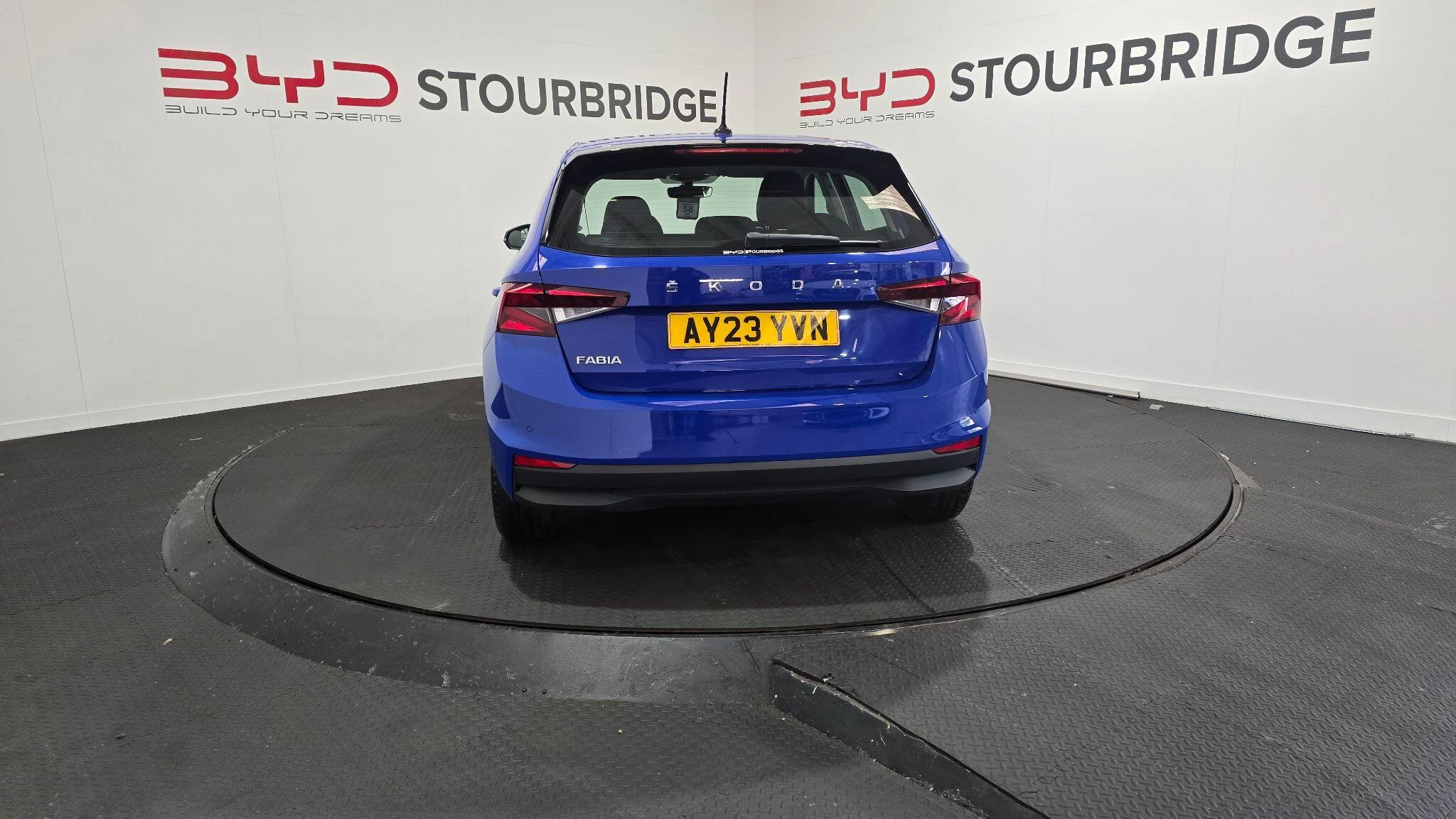 Vehicle image 13
