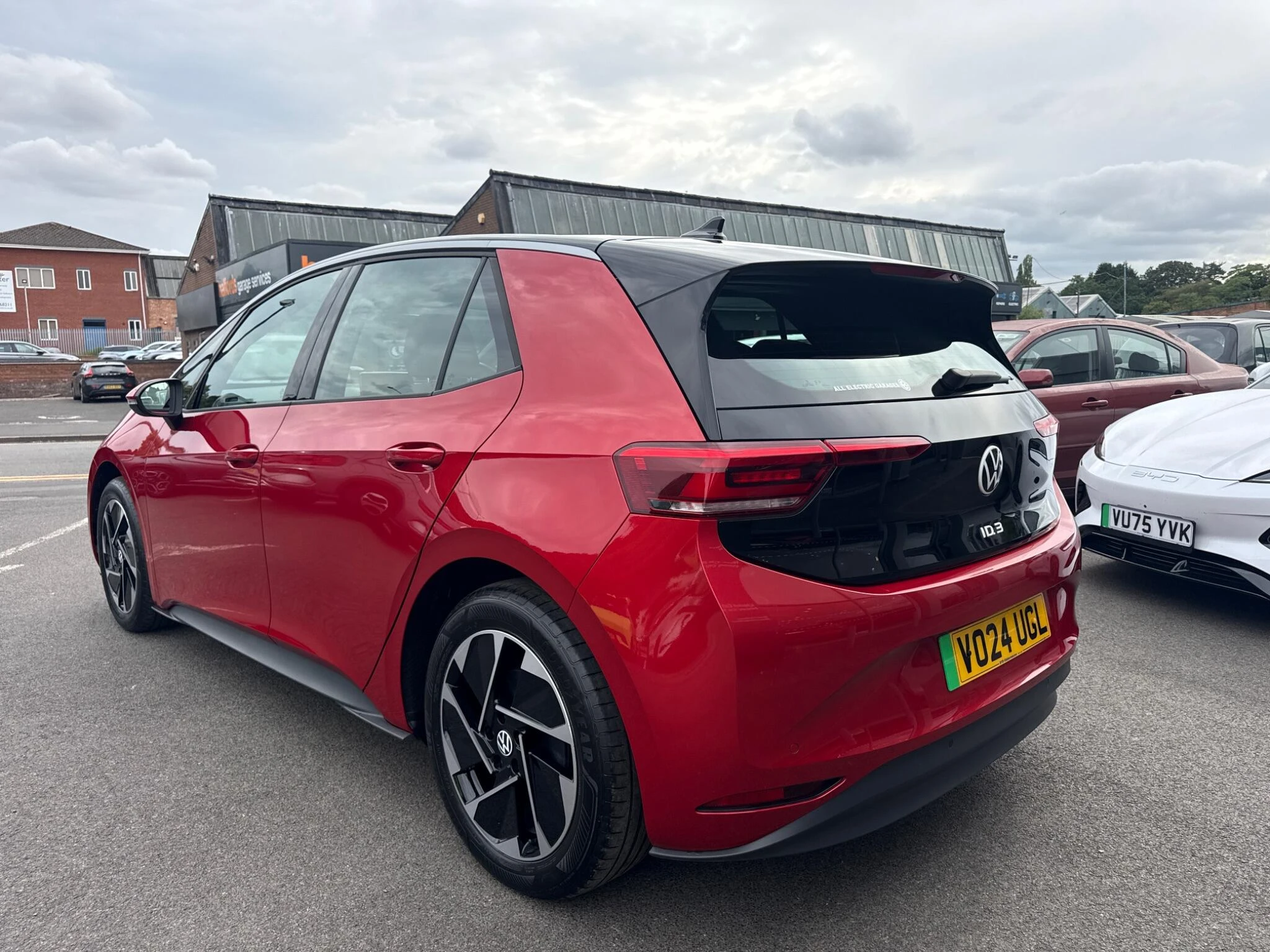 Vehicle image 4