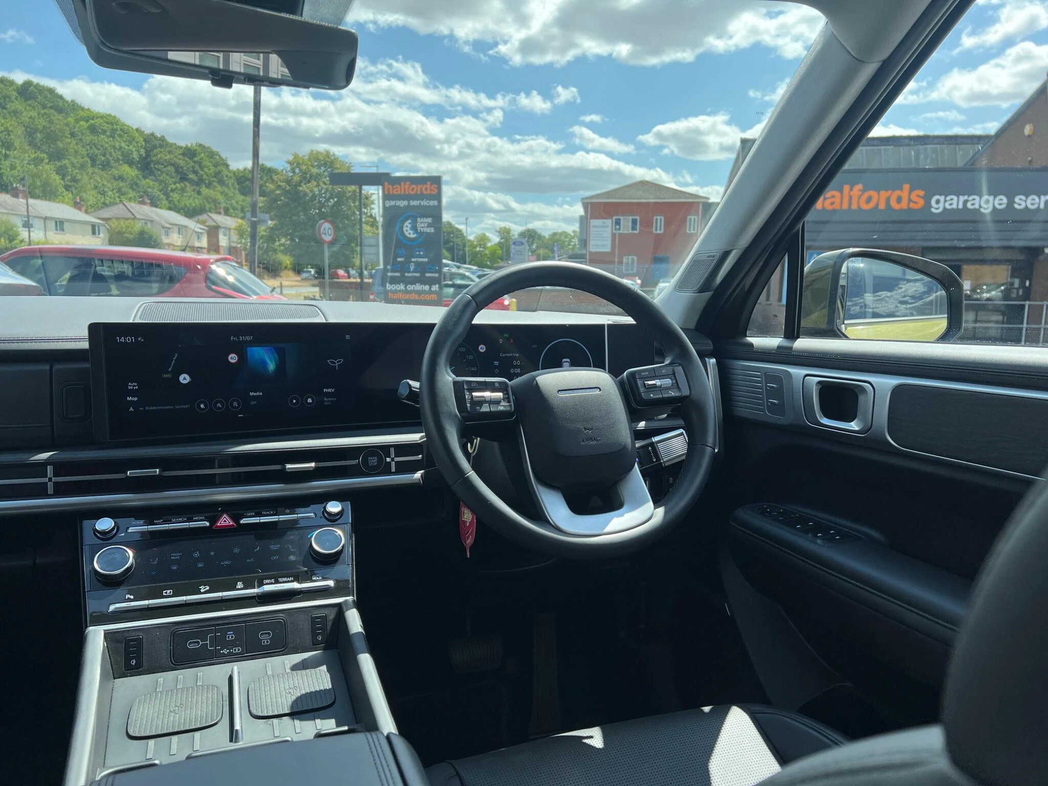 Vehicle image 13
