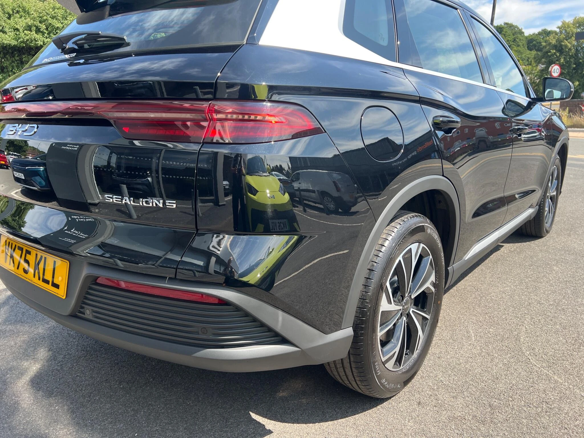 Vehicle image 9