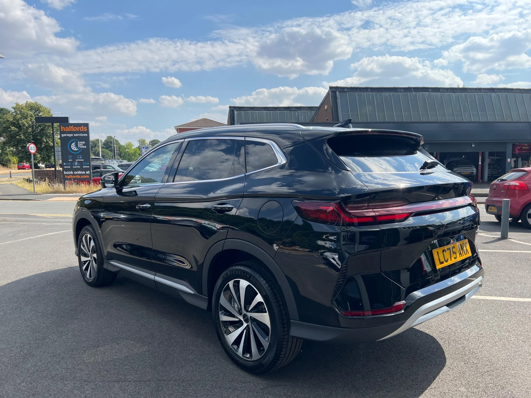 Vehicle image 4