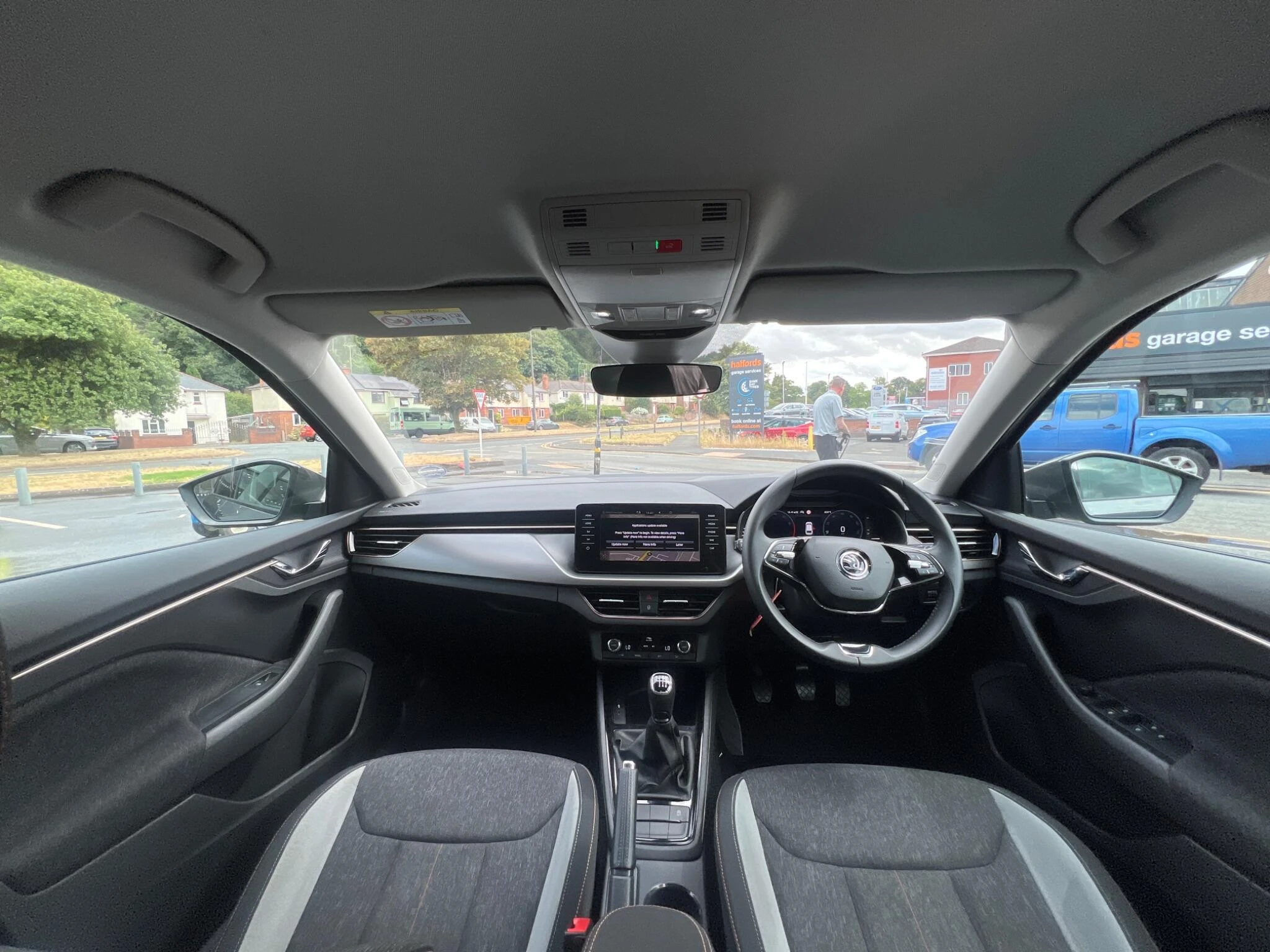 Vehicle image 19