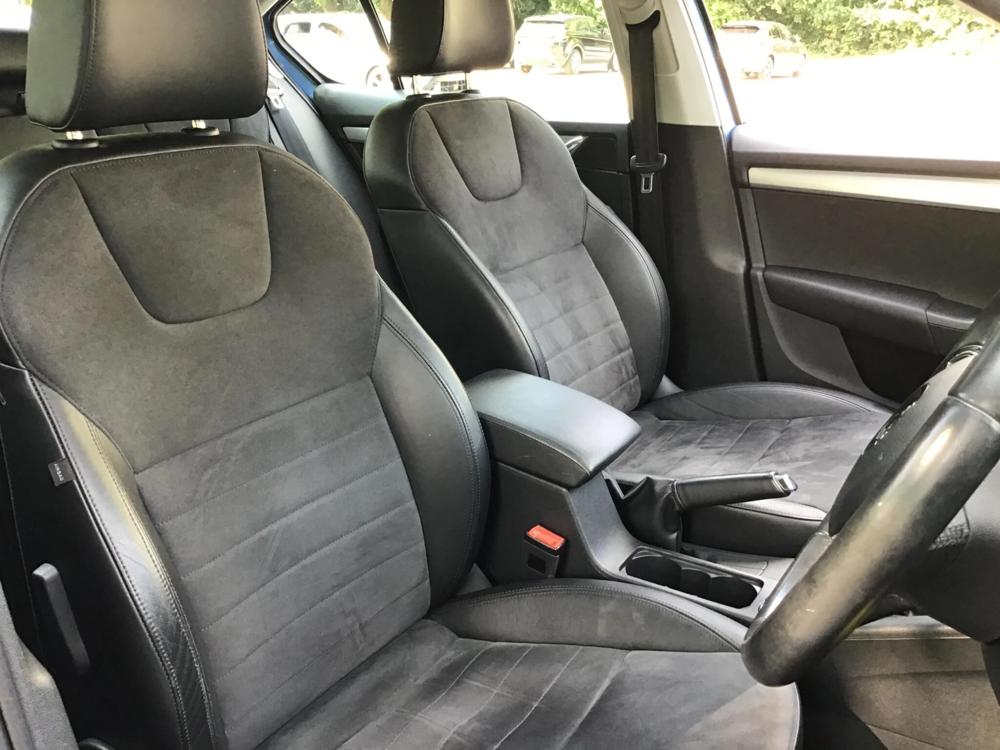 Vehicle image 25