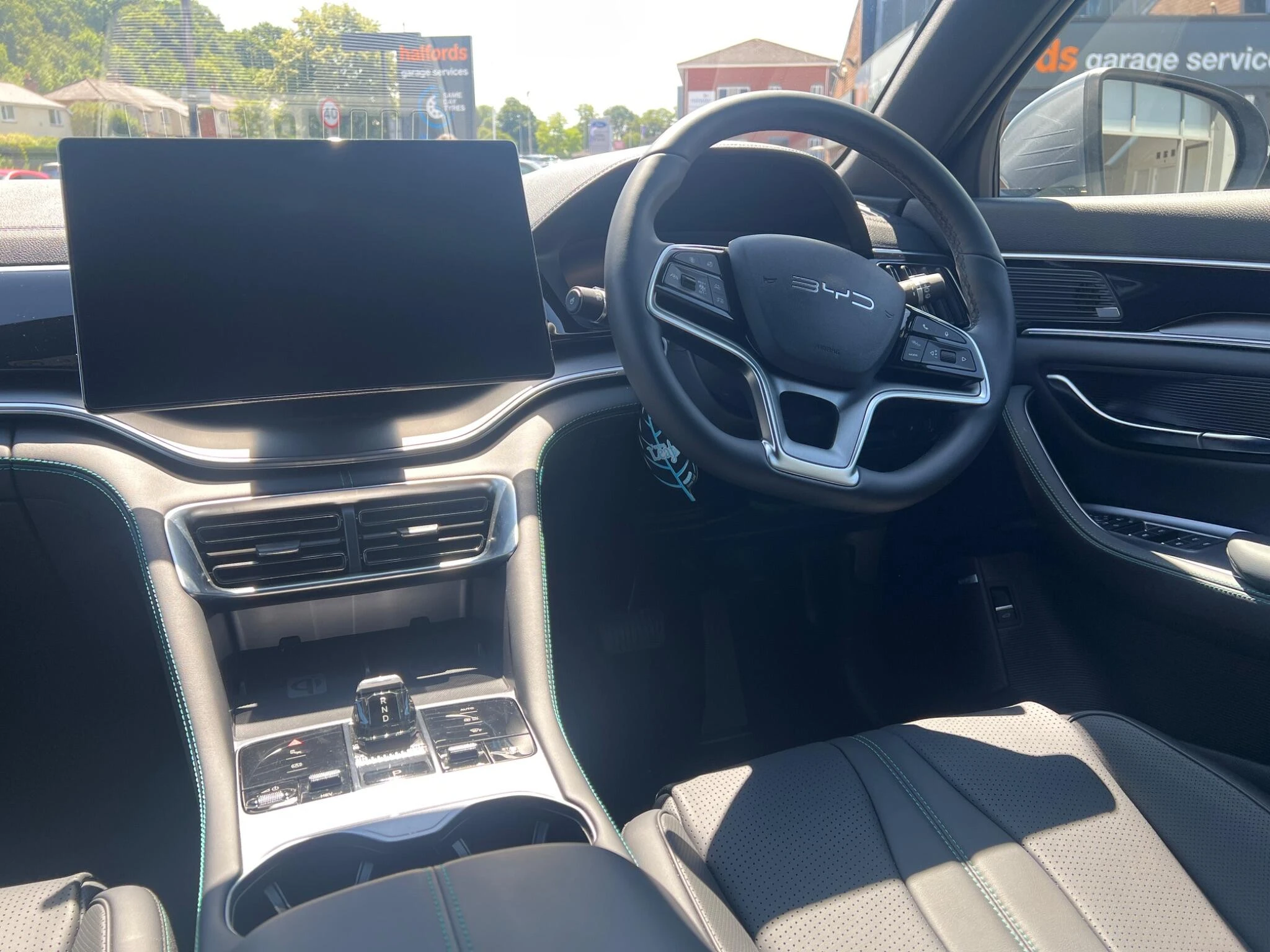 Vehicle image 13