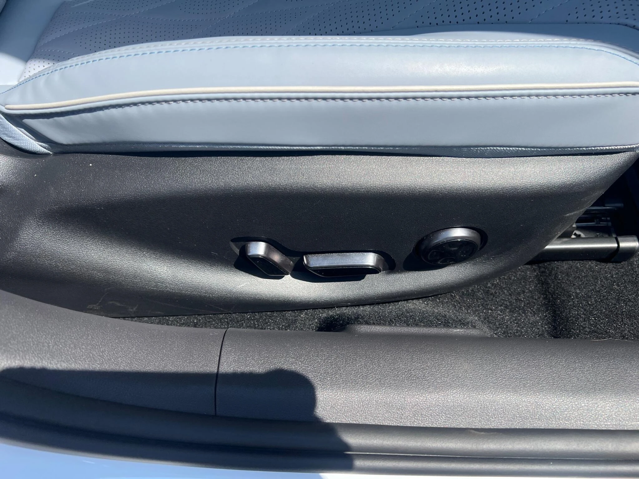 Vehicle image 32