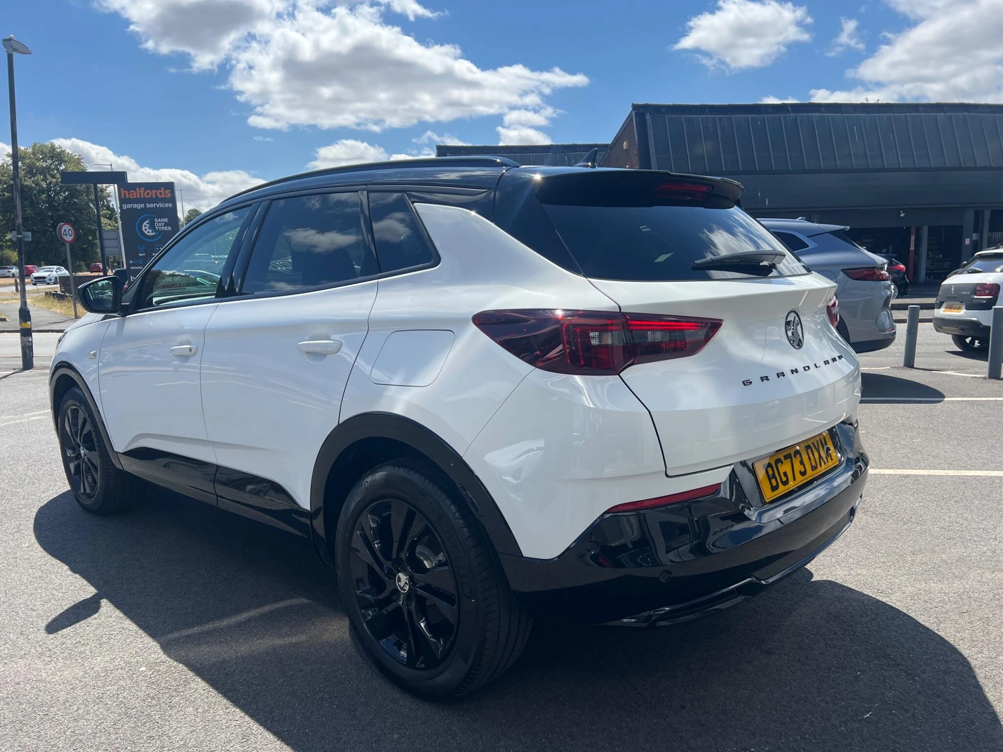 Vehicle image 4