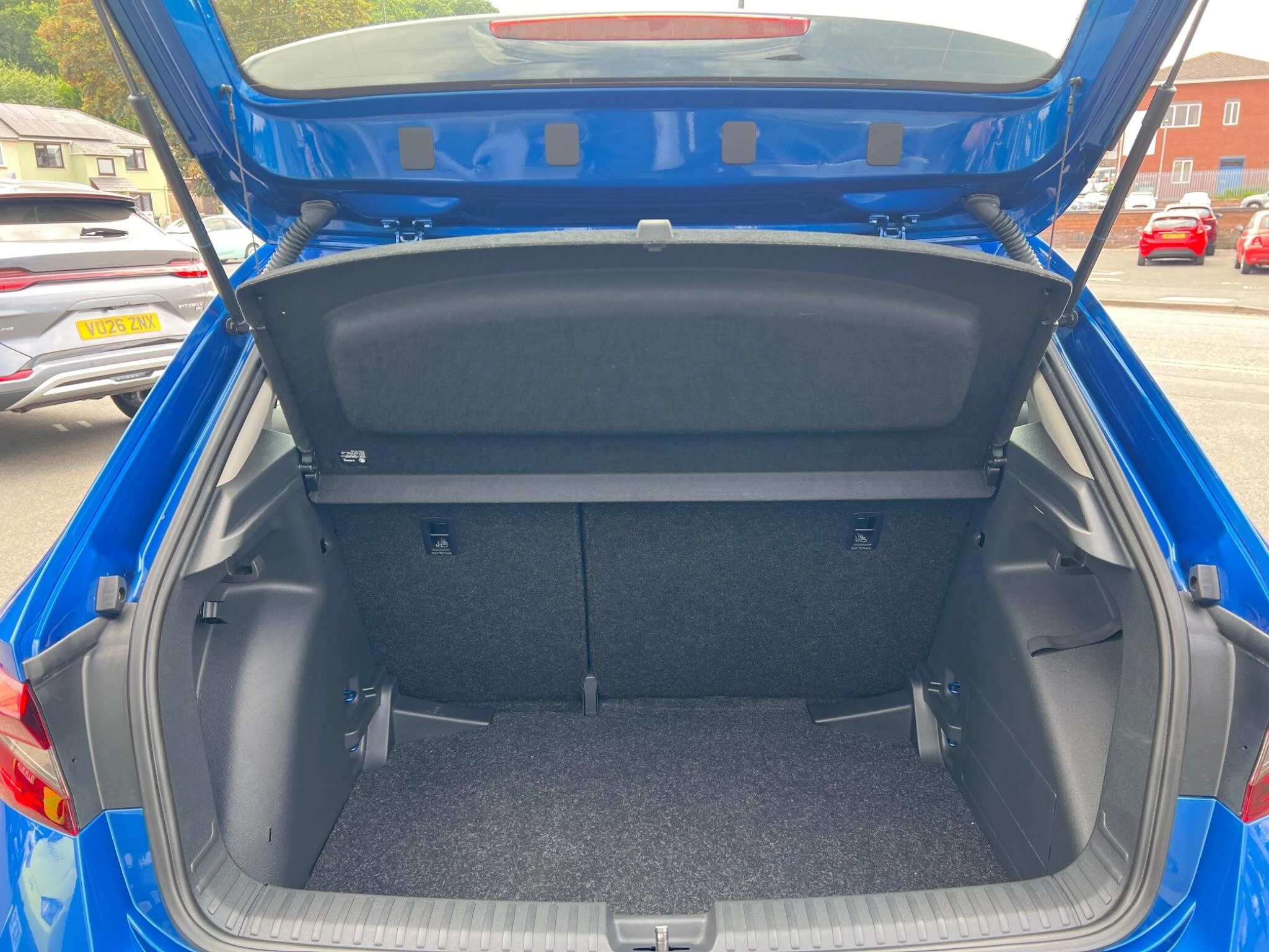 Vehicle image 33