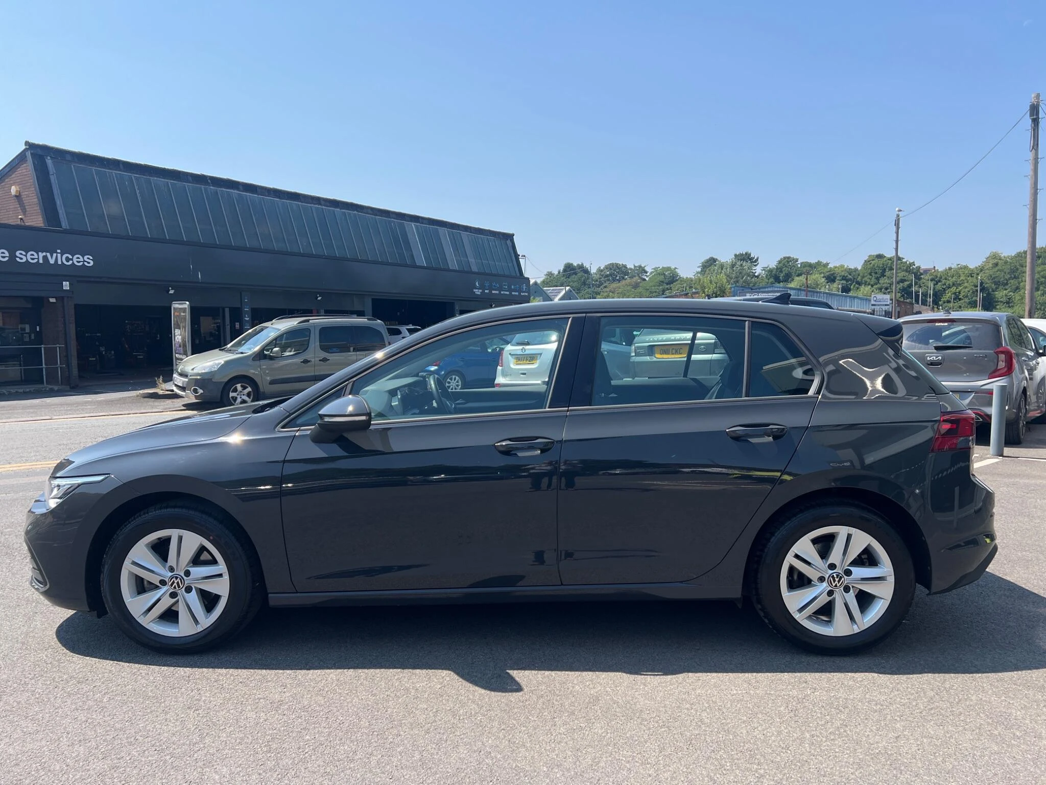 Vehicle image 12