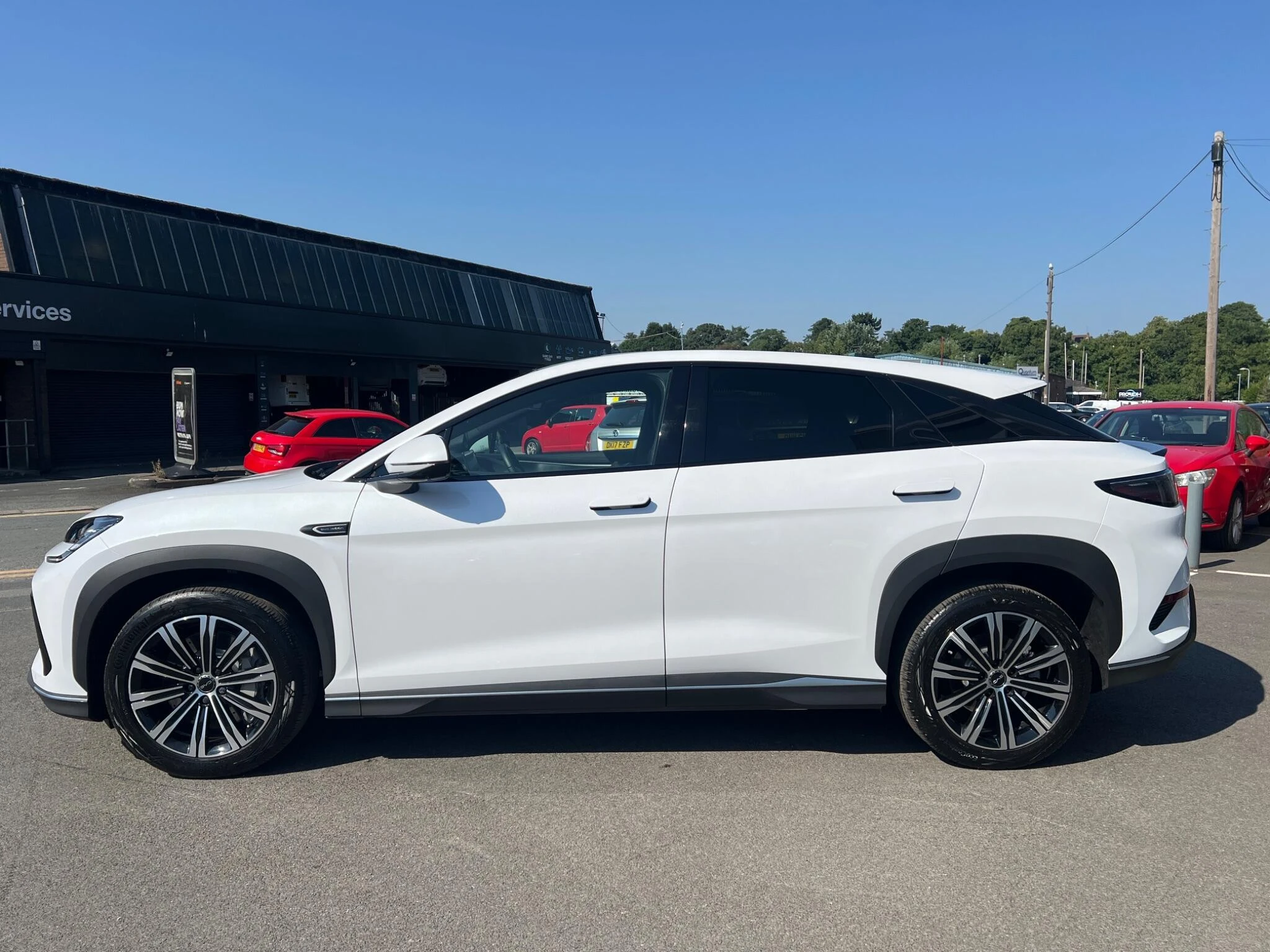 Vehicle image 10