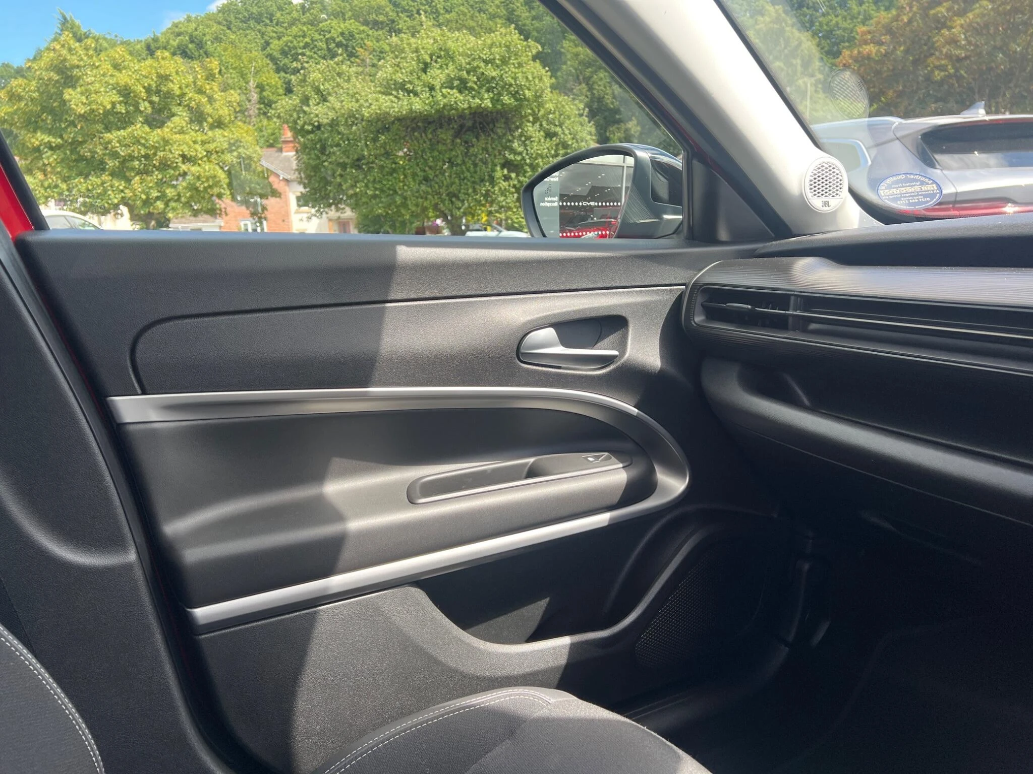 Vehicle image 25