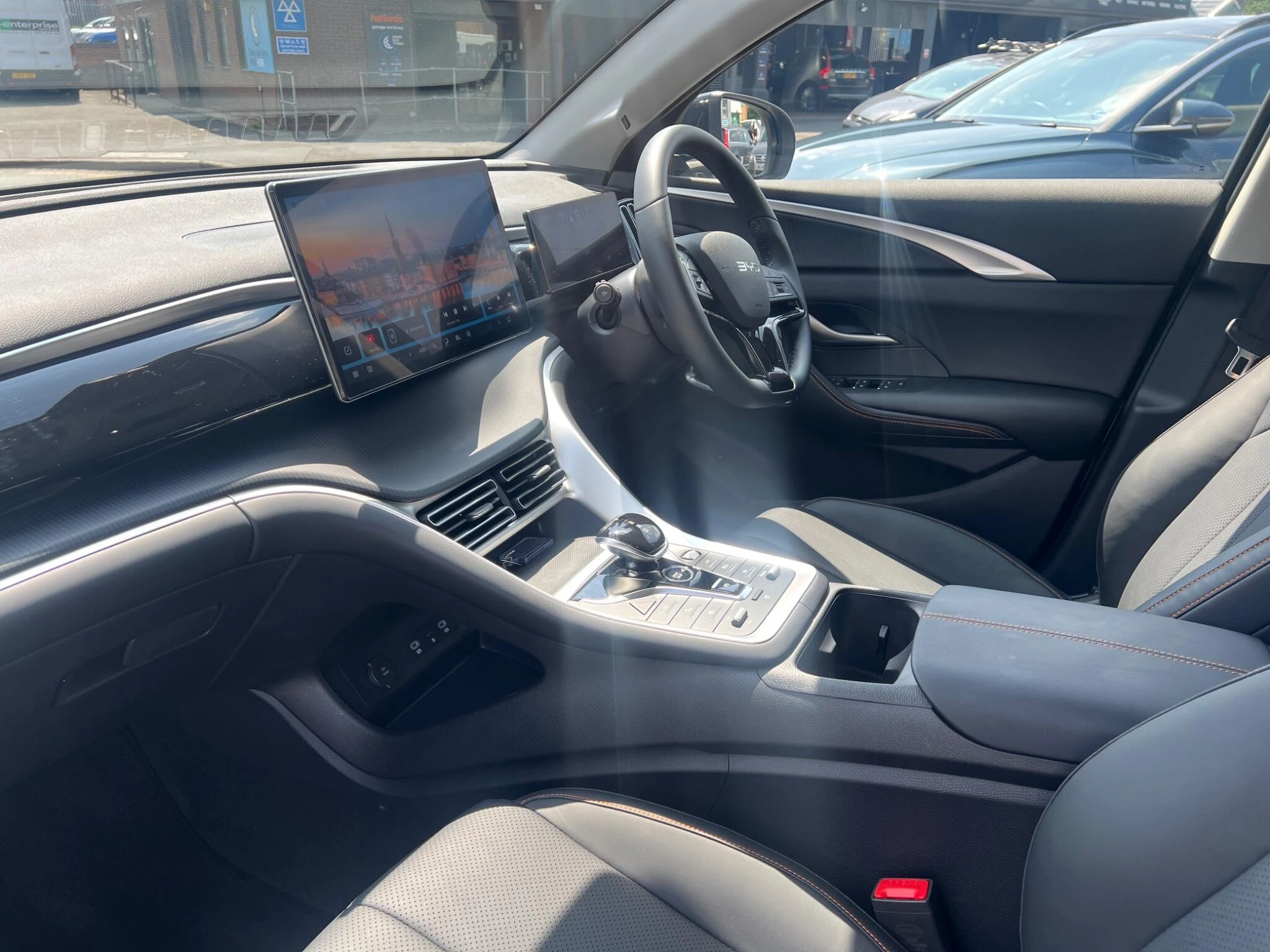 Vehicle image 14