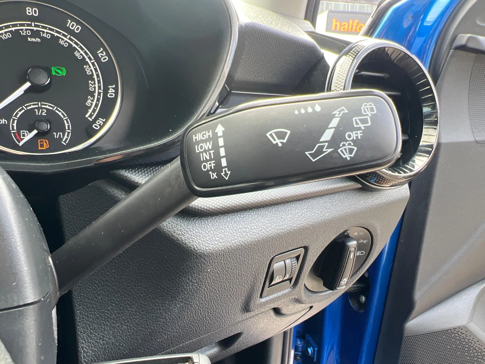 Vehicle image 34