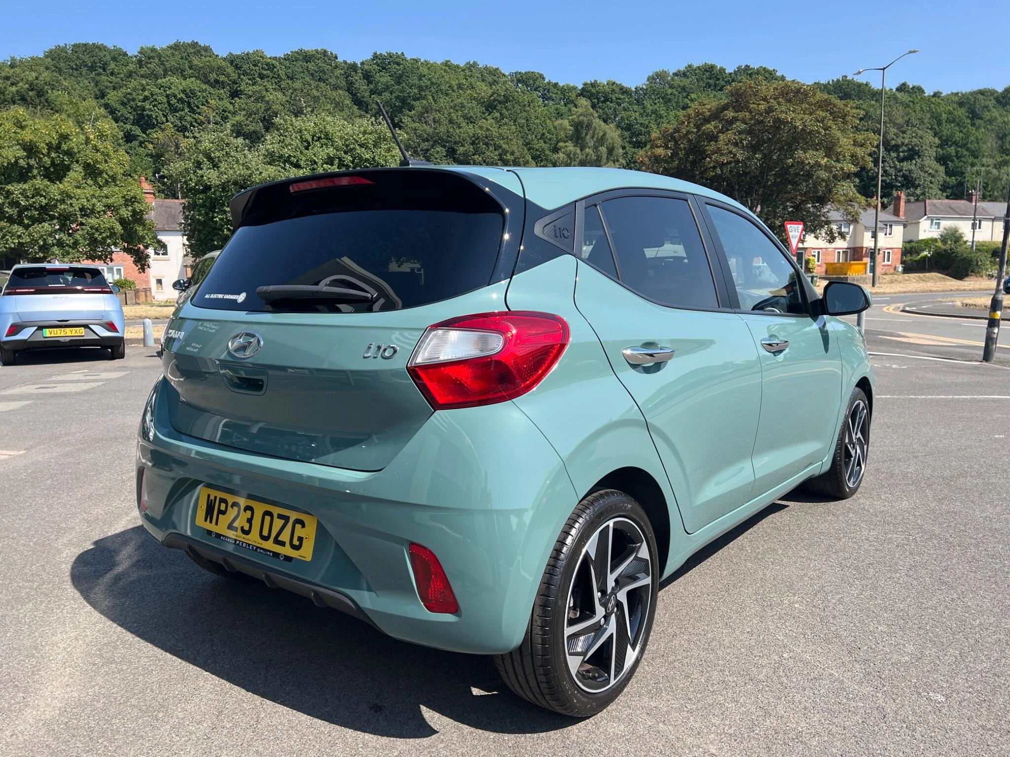 Vehicle image 14
