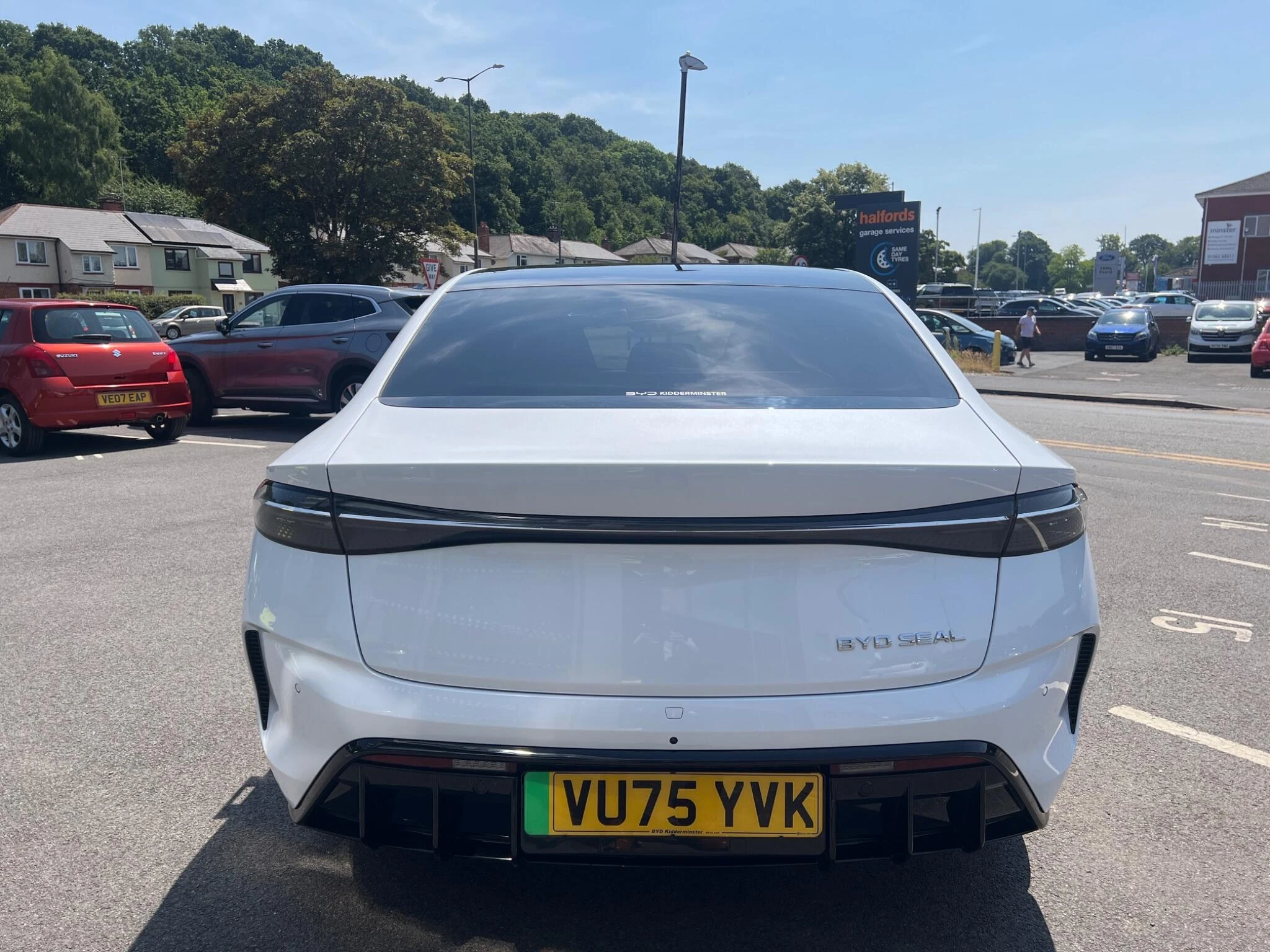 Vehicle image 10