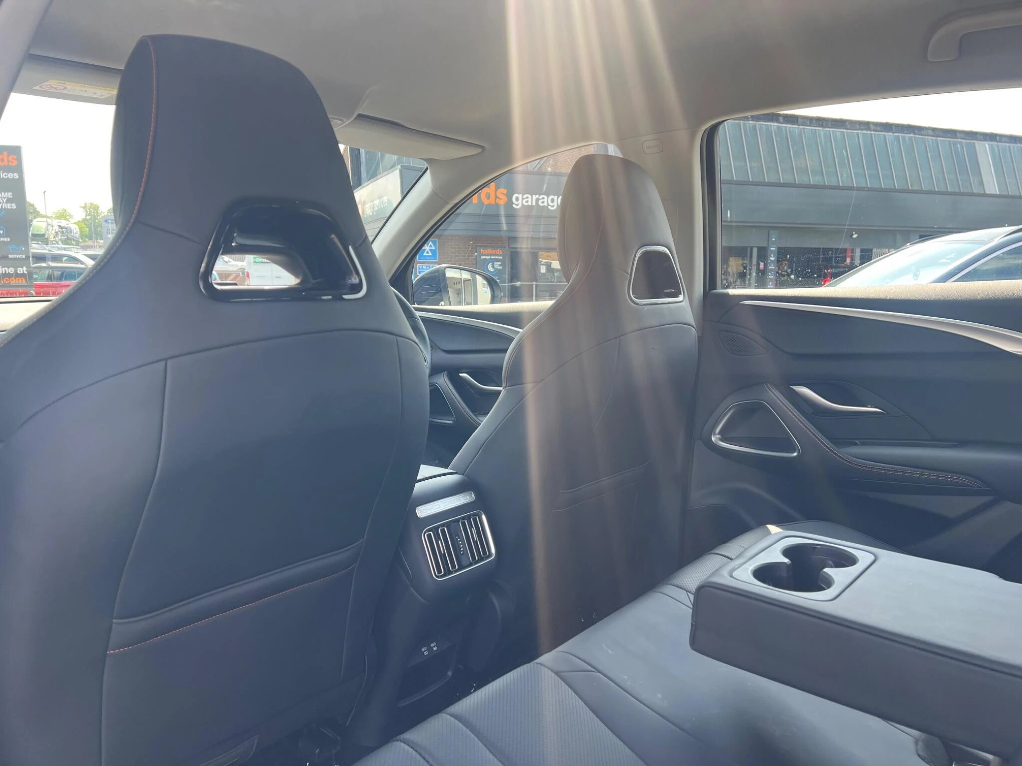 Vehicle image 16