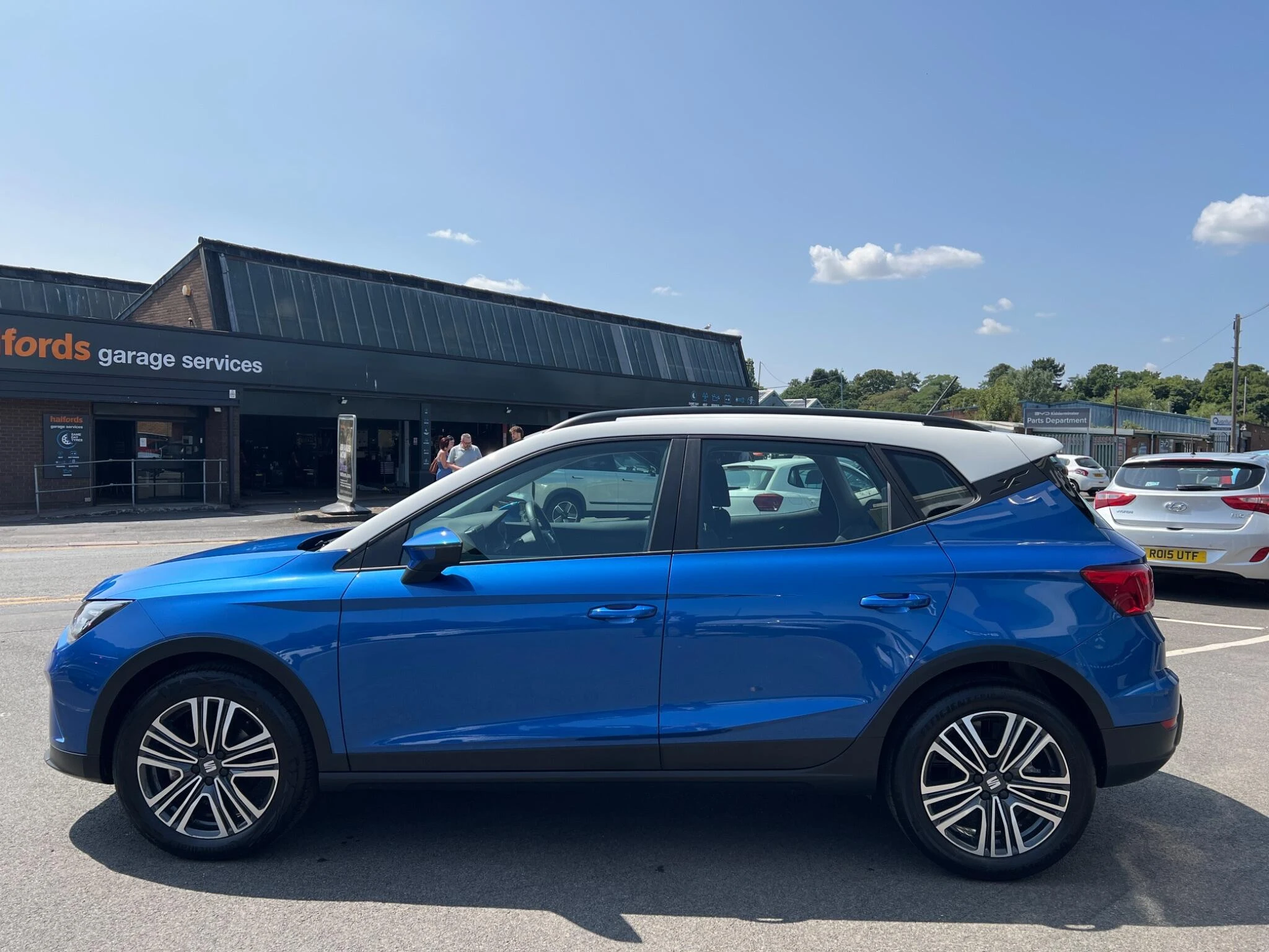 Vehicle image 10