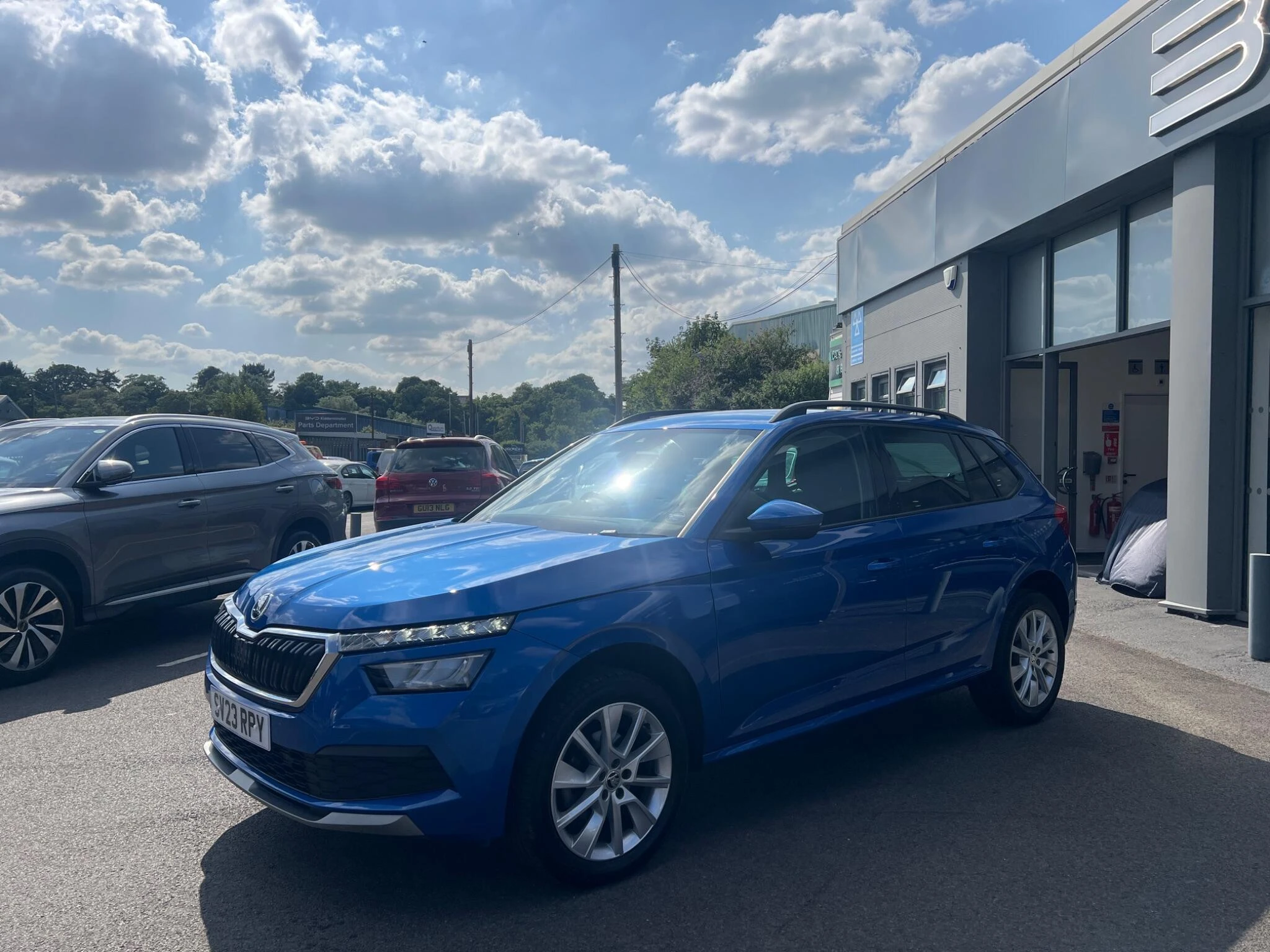 Vehicle image 15