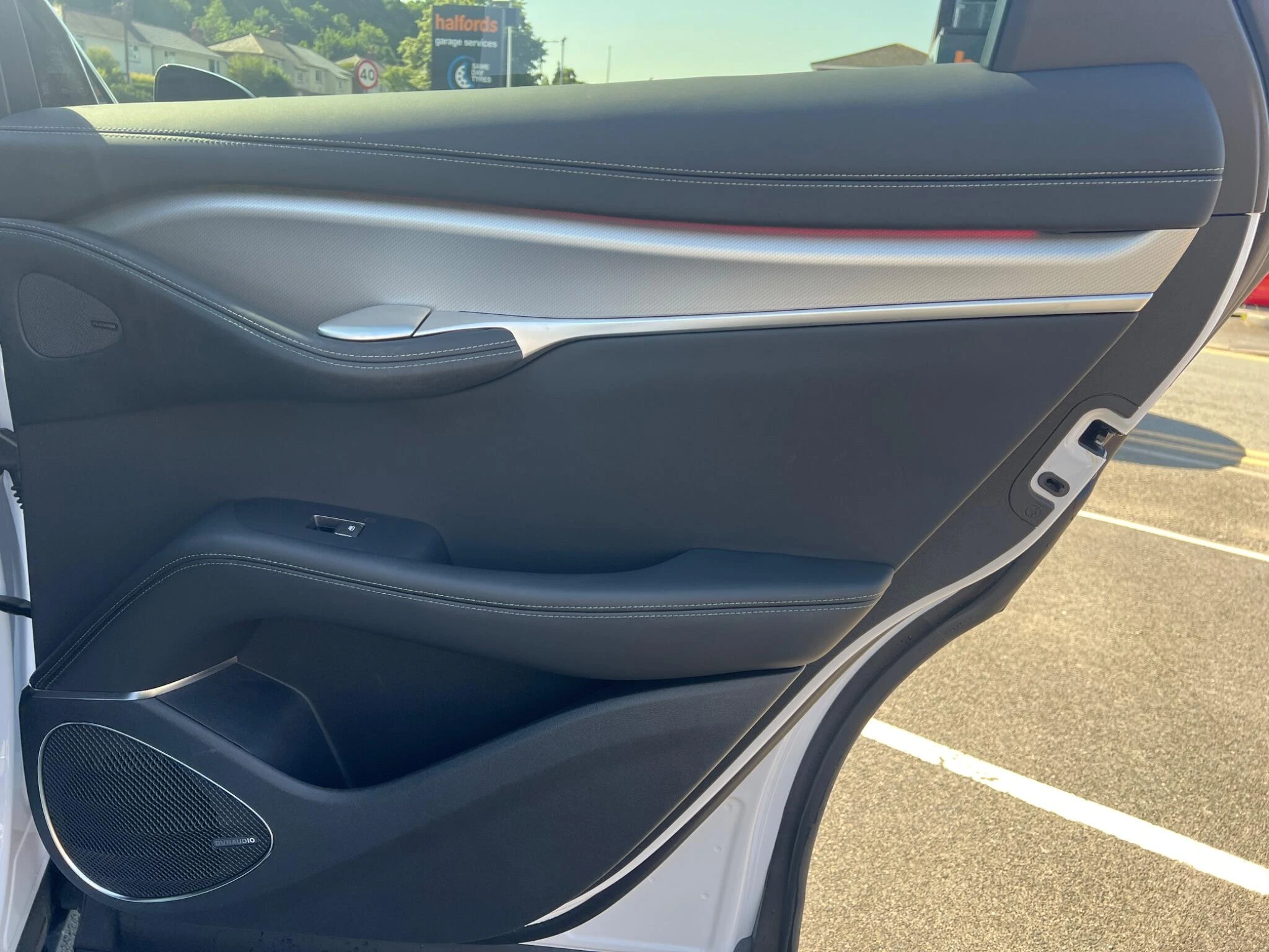 Vehicle image 31