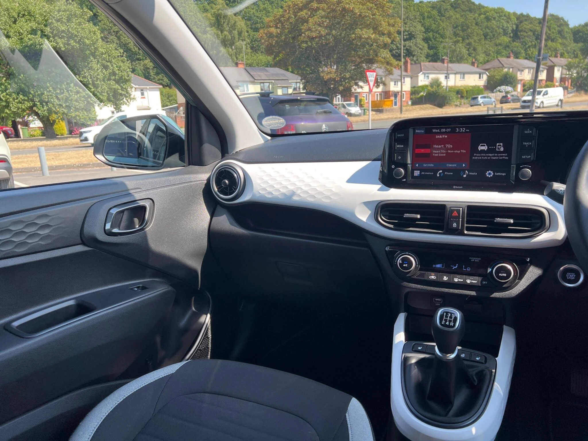 Vehicle image 17