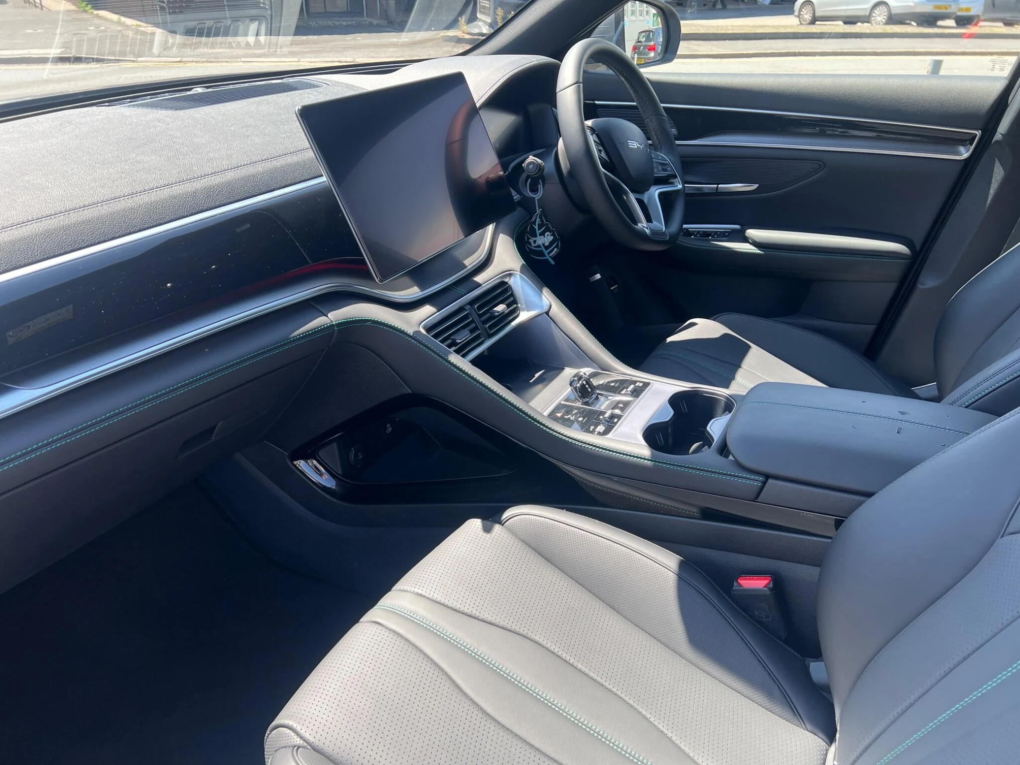 Vehicle image 14