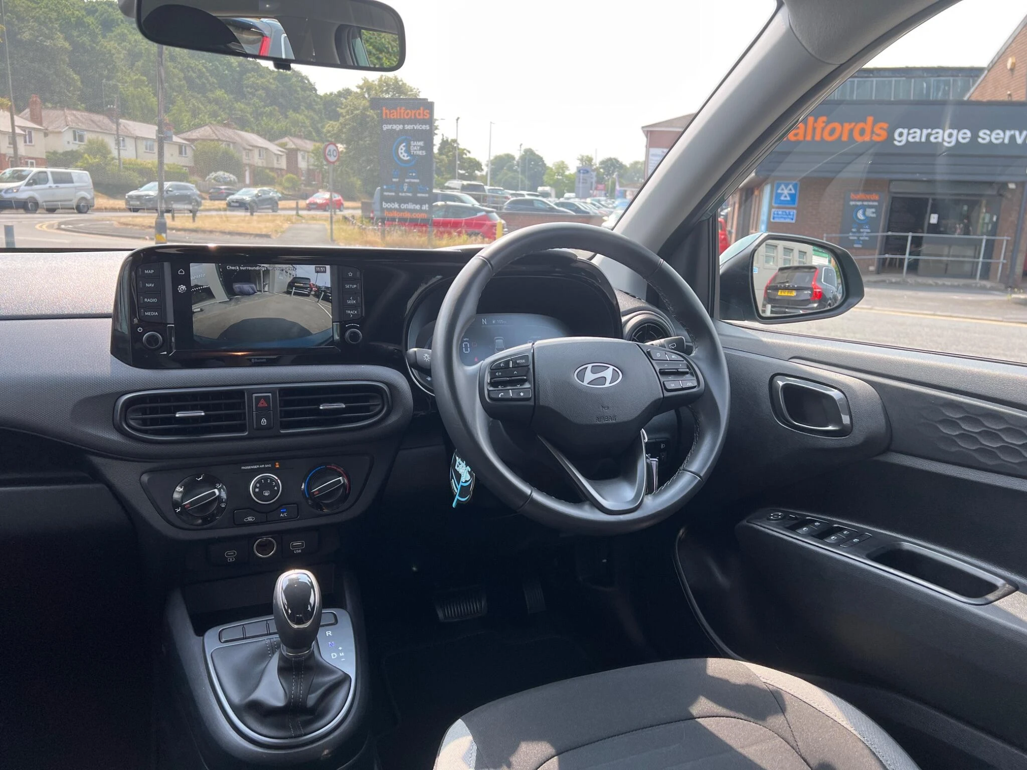 Vehicle image 16