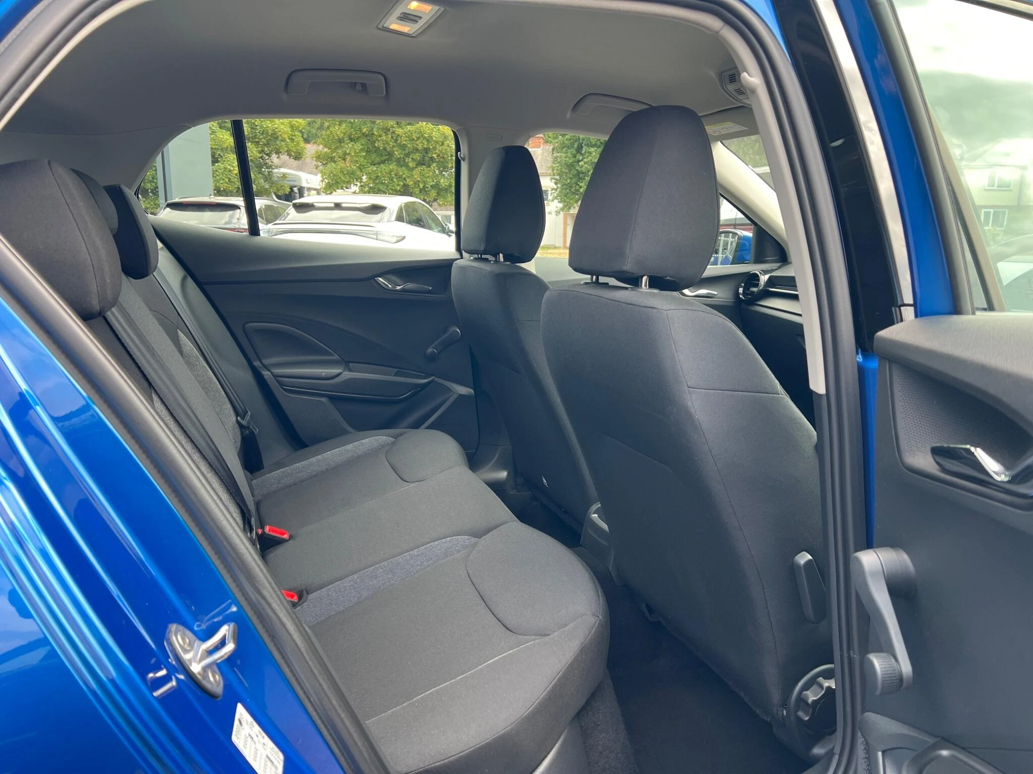 Vehicle image 16