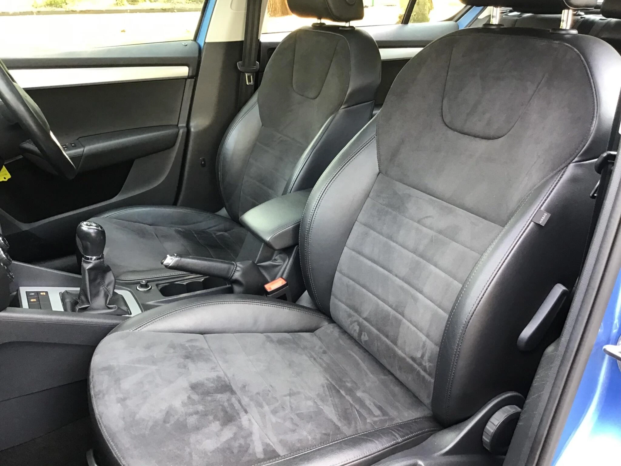 Vehicle image 28