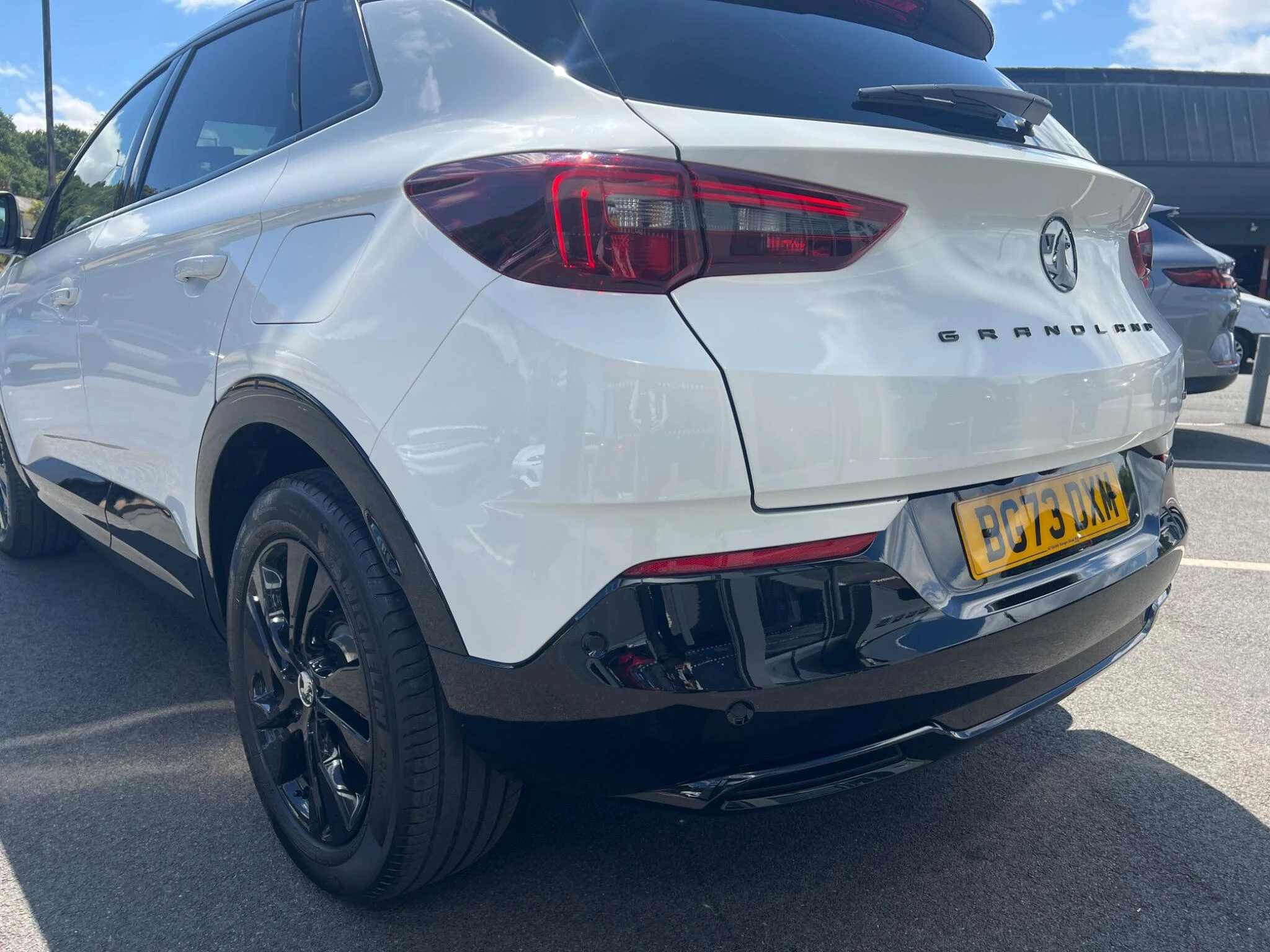 Vehicle image 10