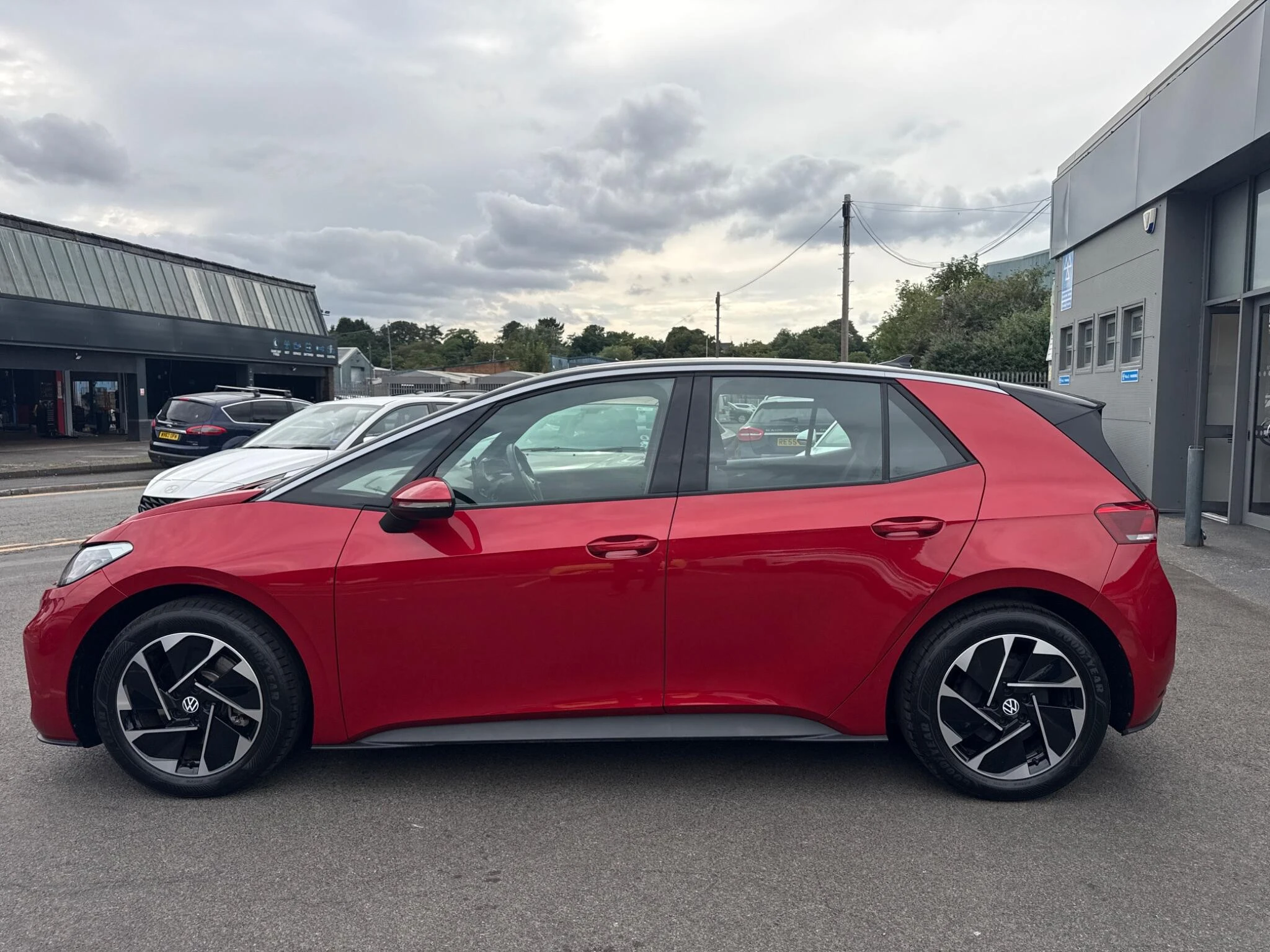 Vehicle image 5