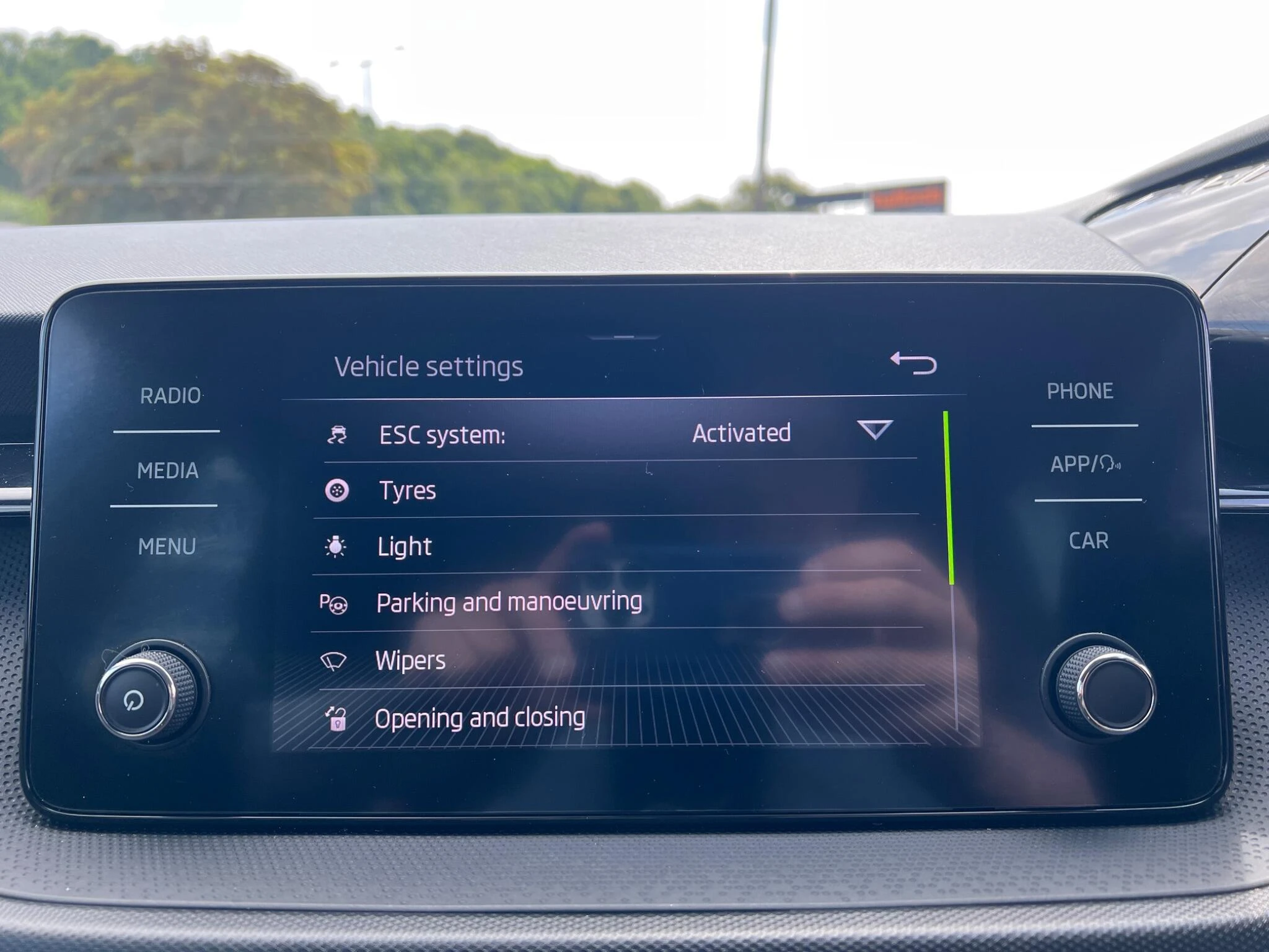 Vehicle image 30