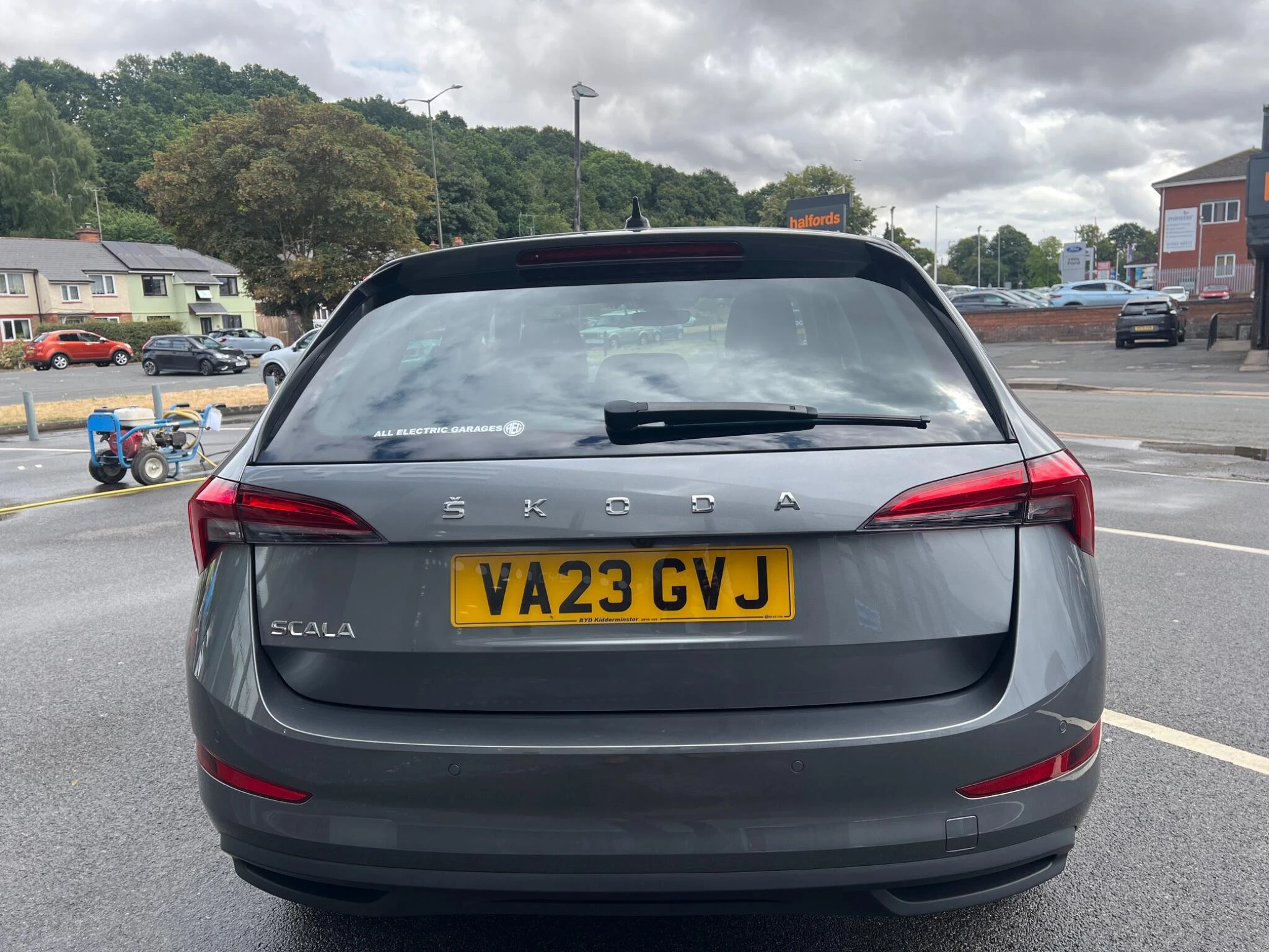 Vehicle image 13