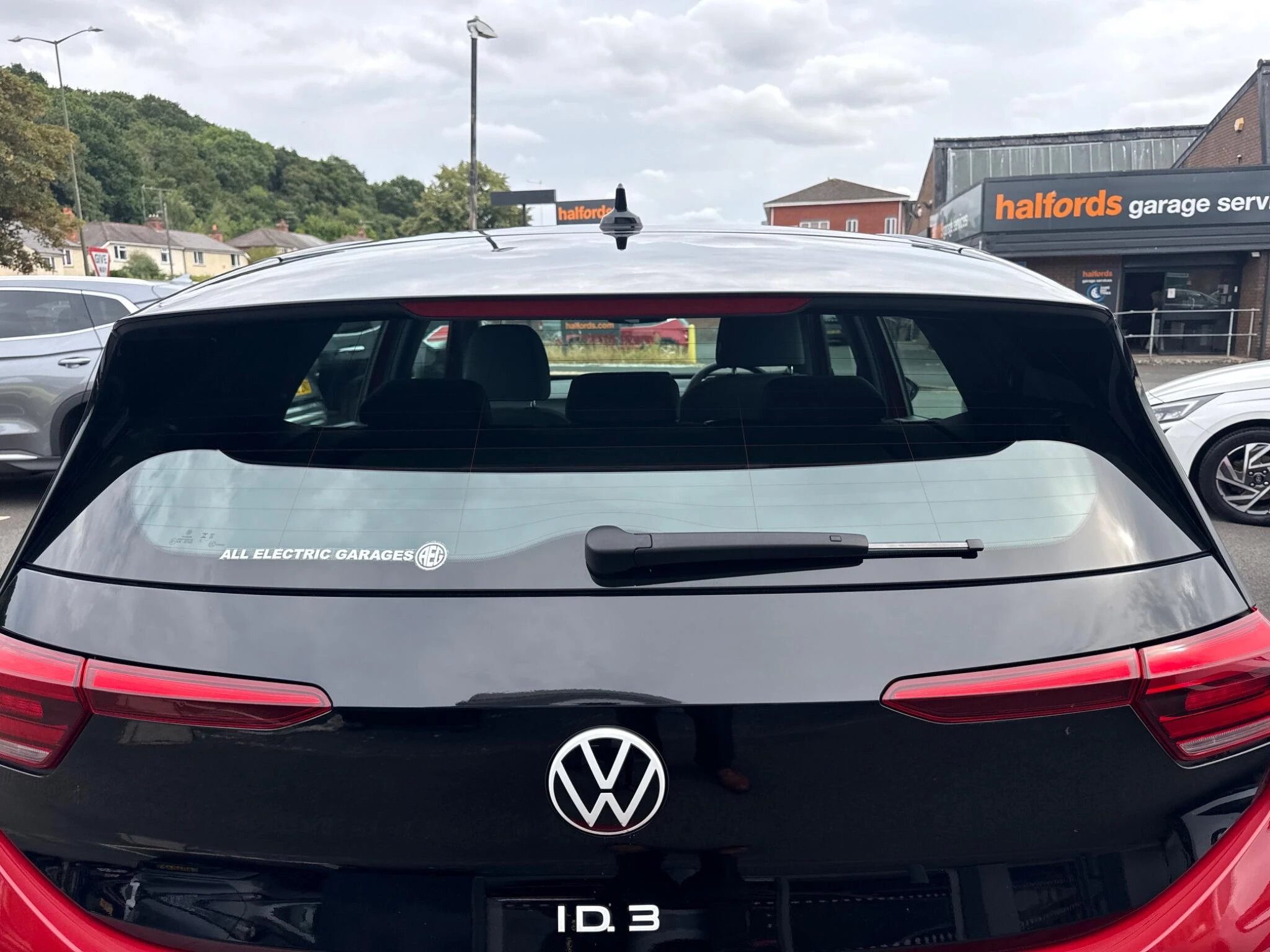 Vehicle image 10
