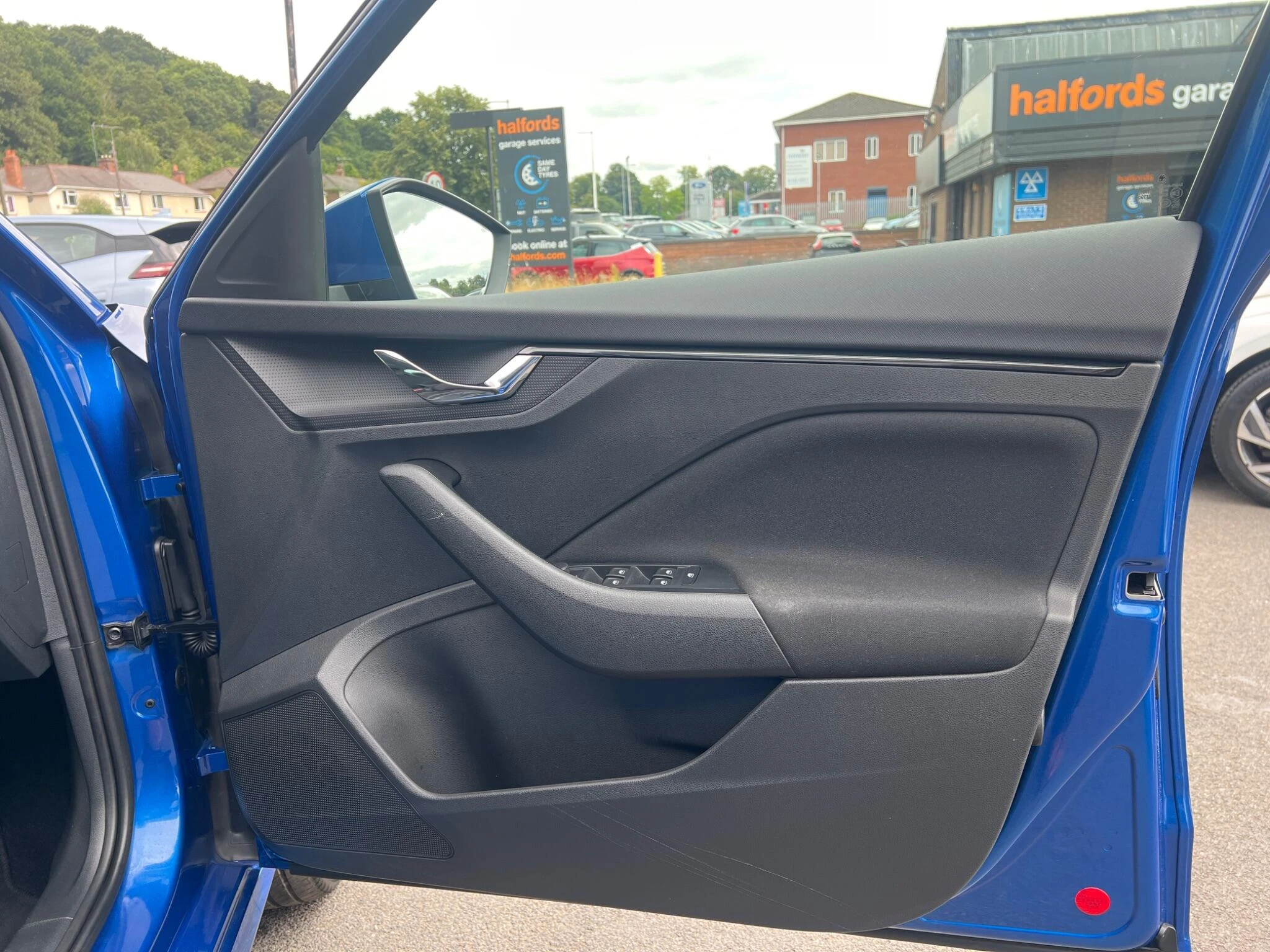 Vehicle image 25