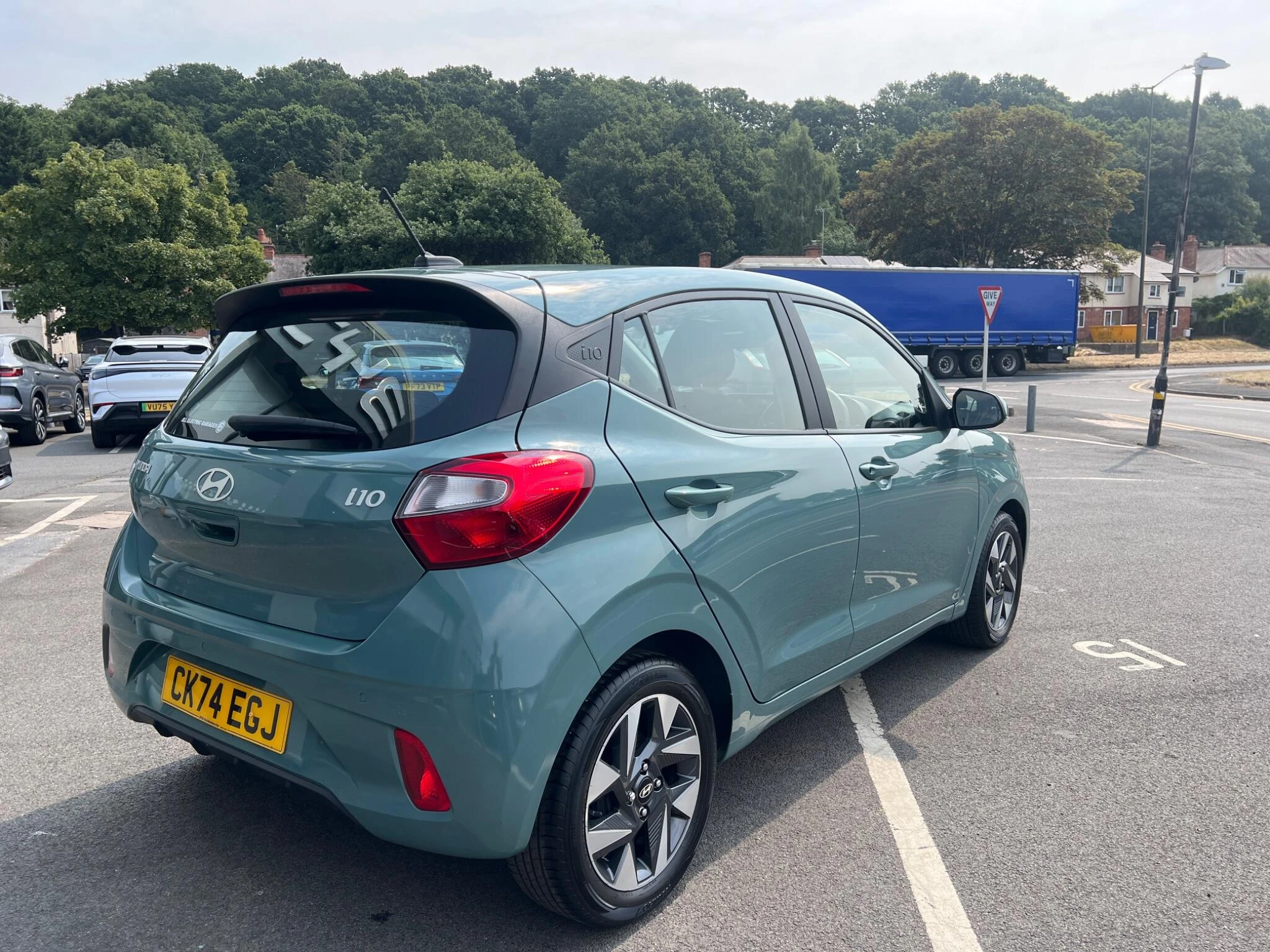 Vehicle image 14