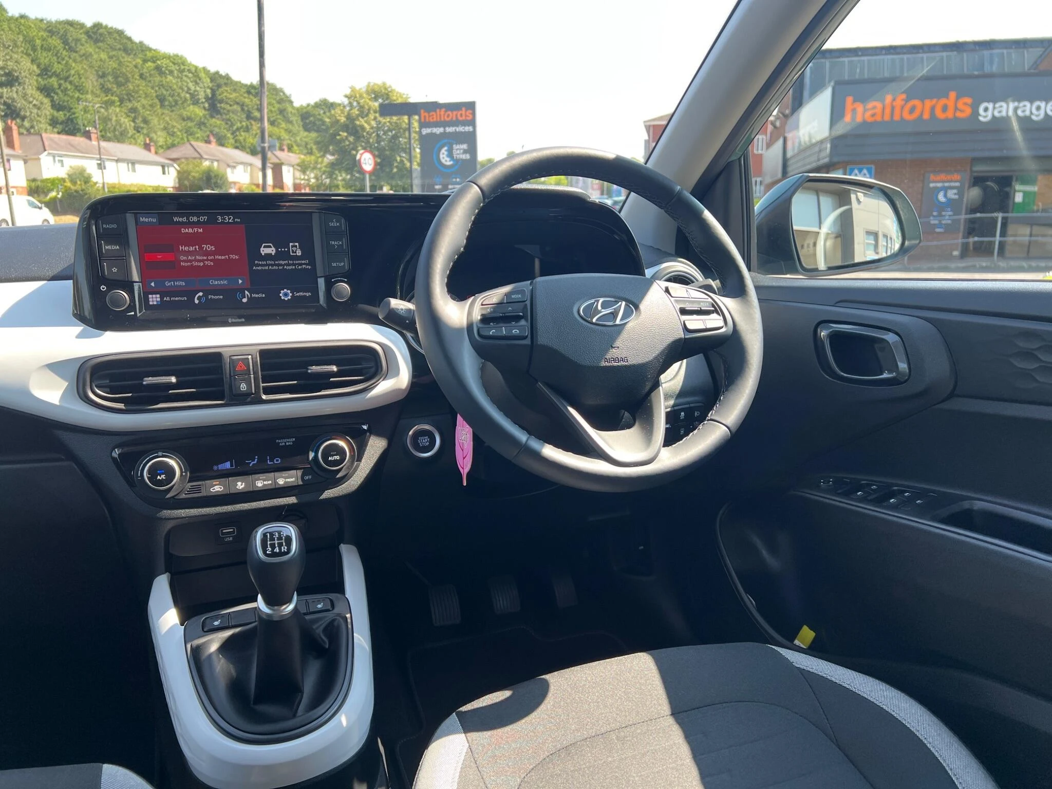 Vehicle image 16