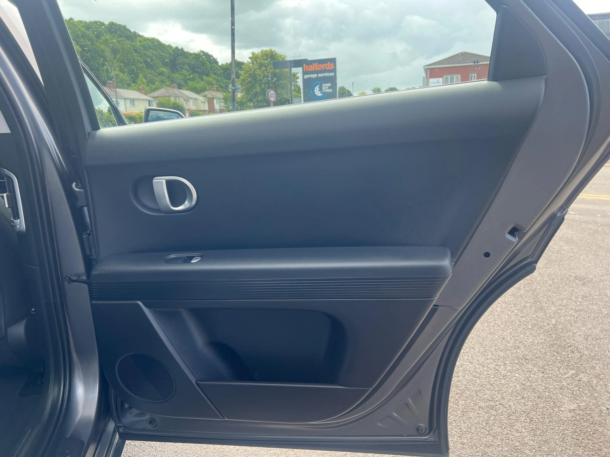 Vehicle image 30
