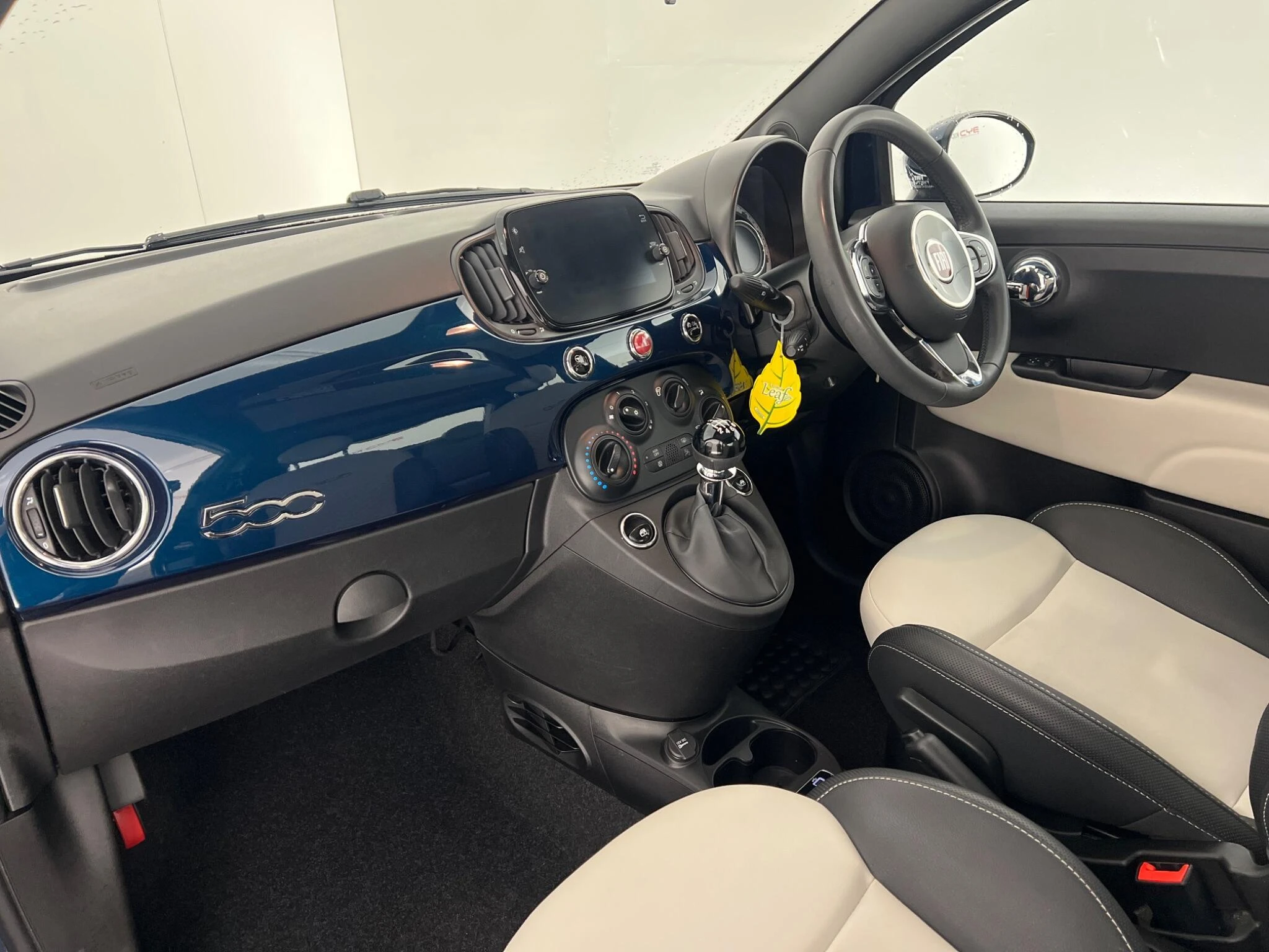 Vehicle image 16