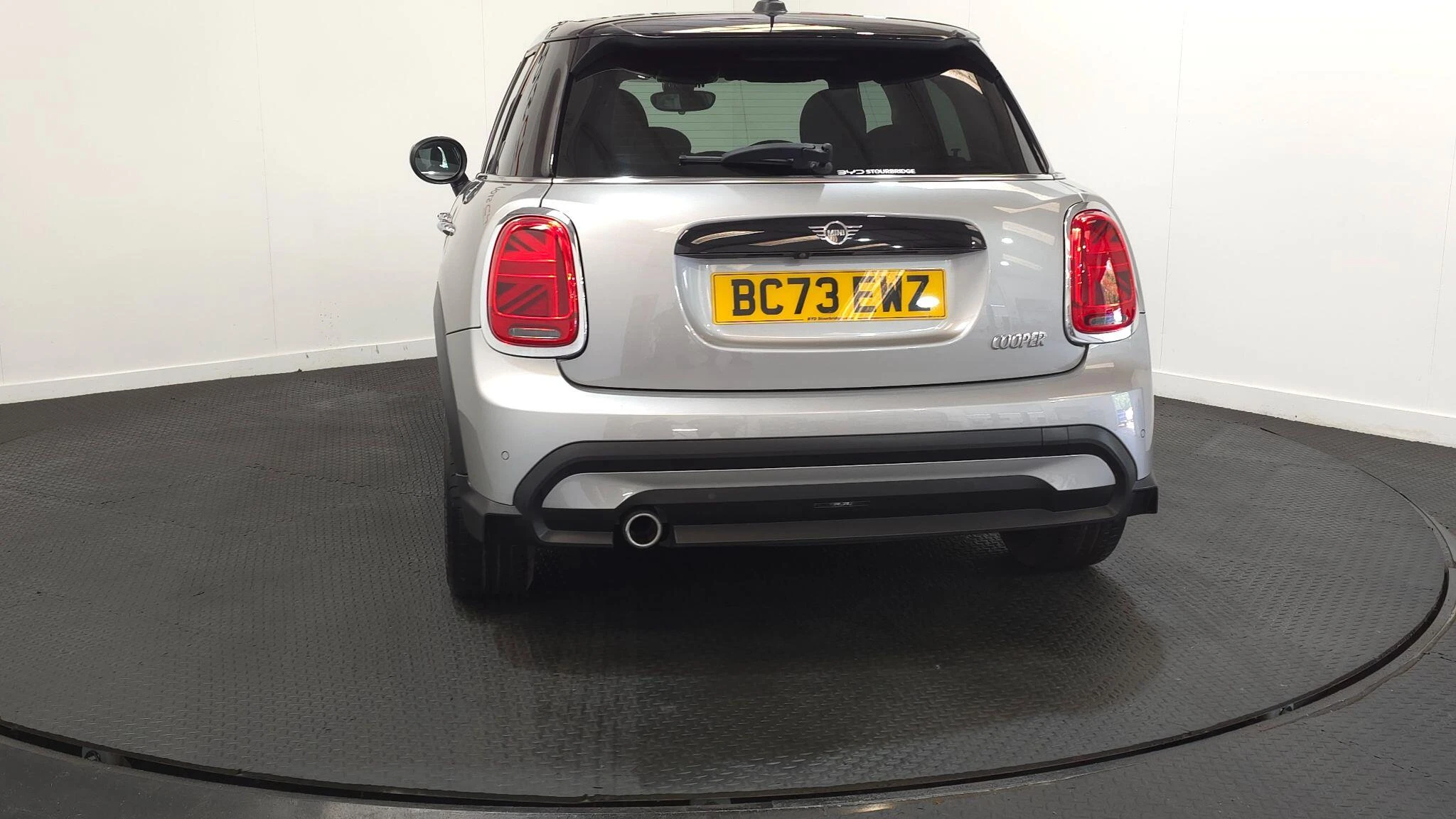 Vehicle image 13