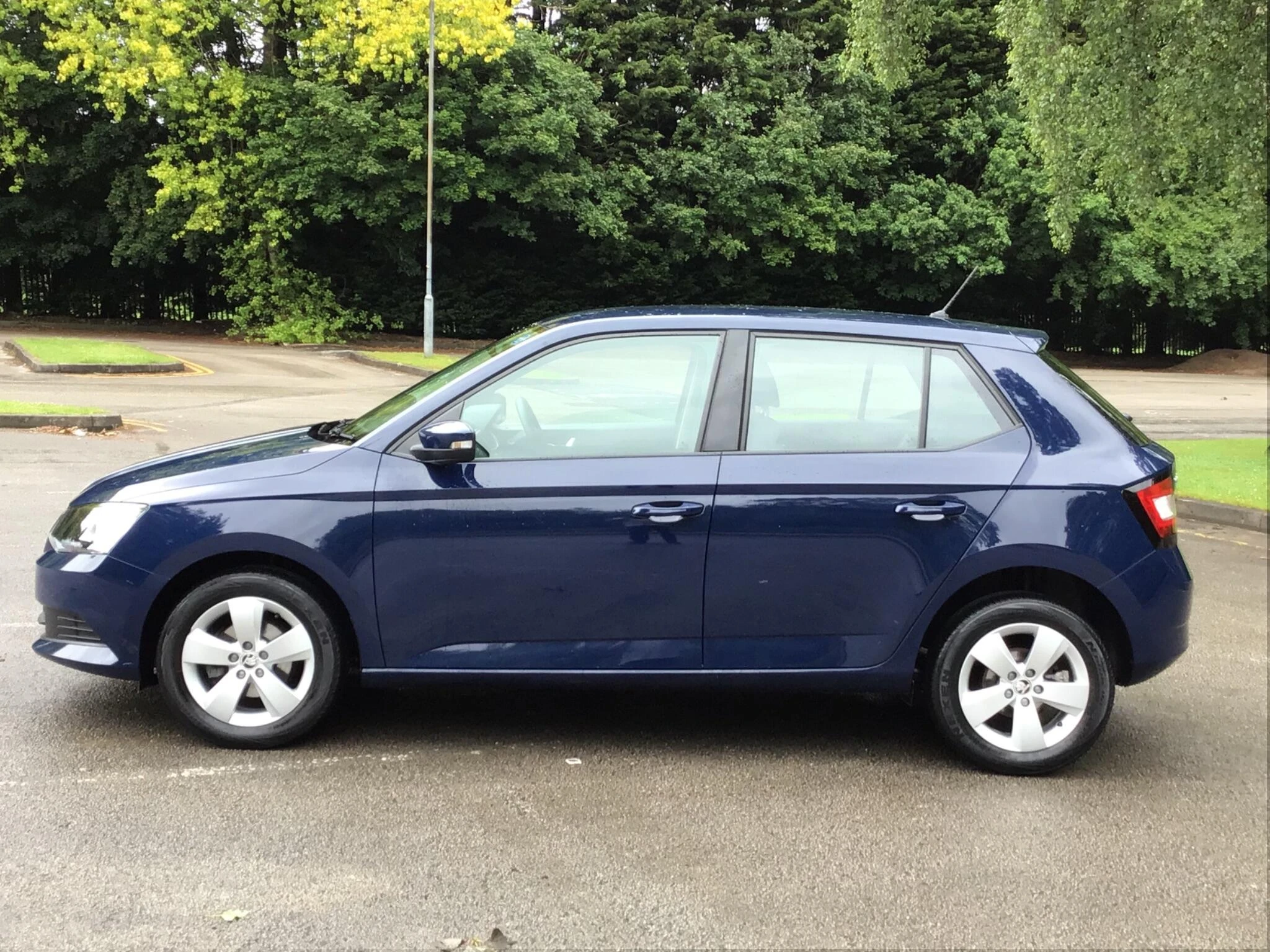 Vehicle image 6