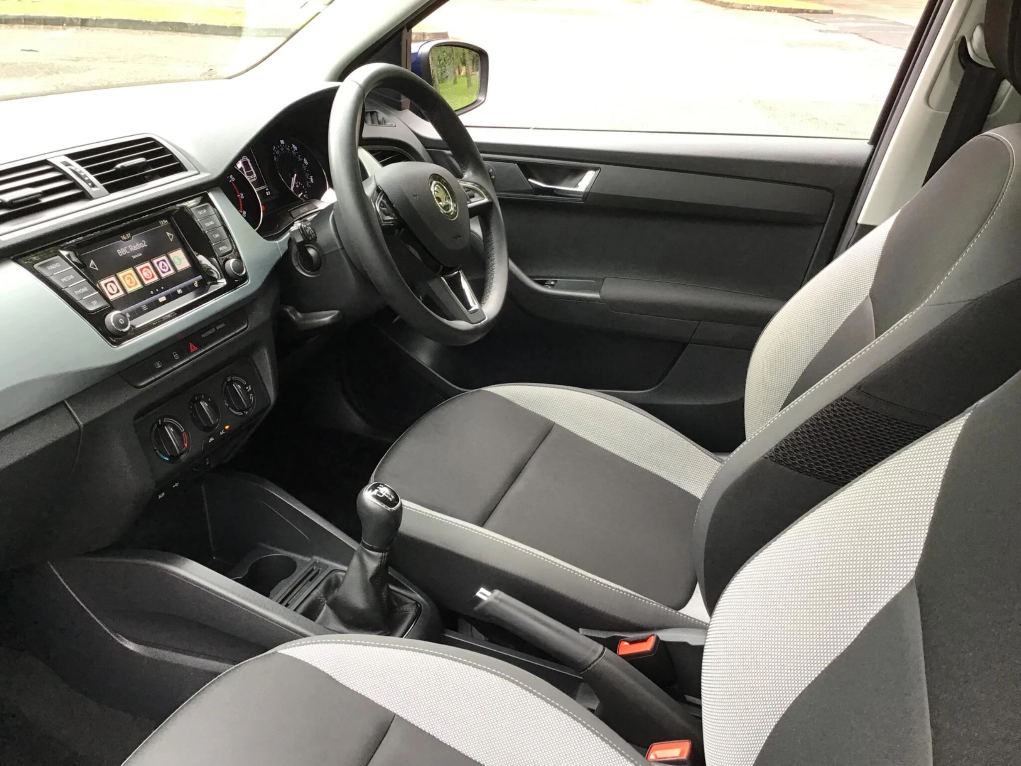 Vehicle image 17