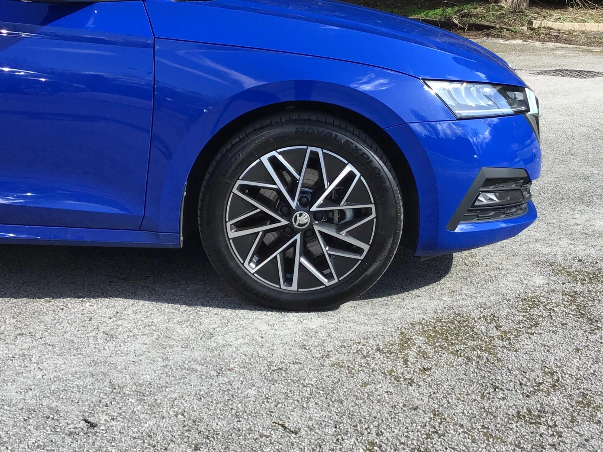 Vehicle image 25