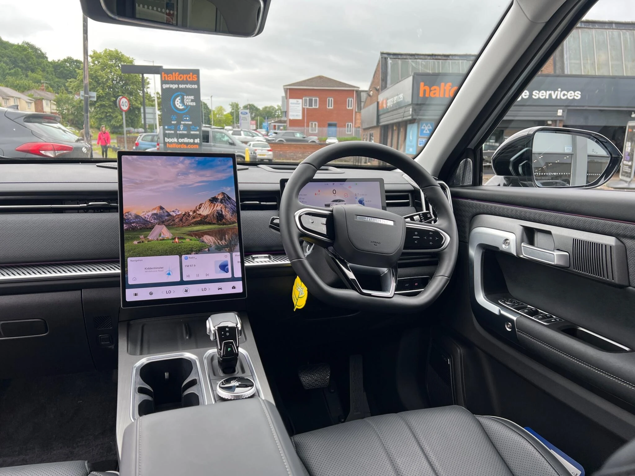 Vehicle image 18