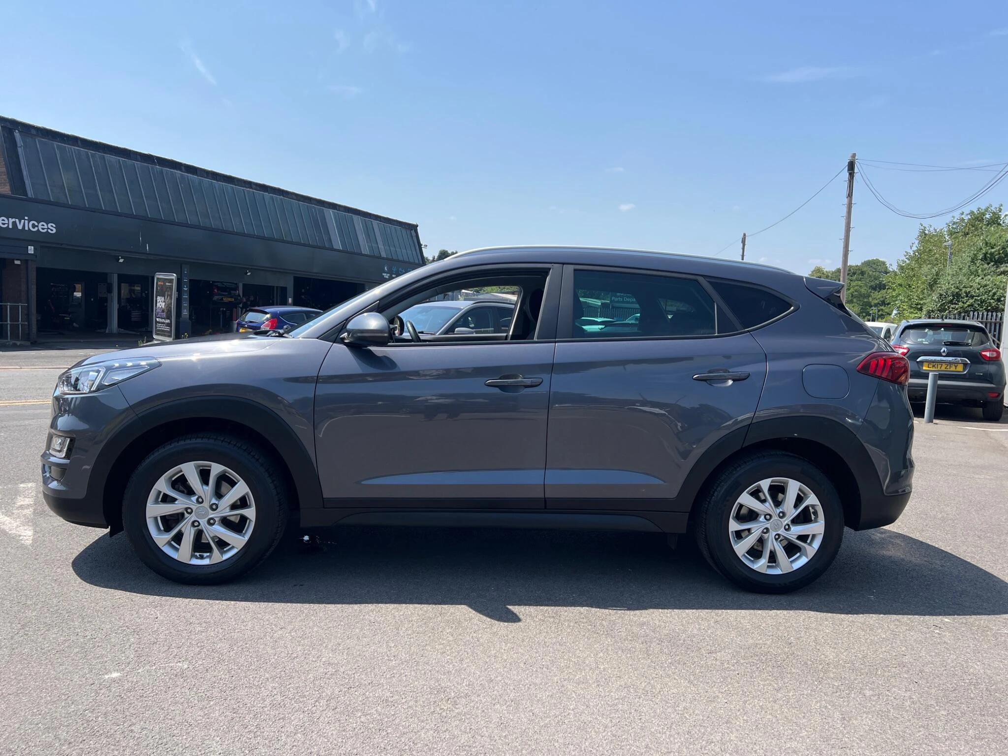 Vehicle image 10