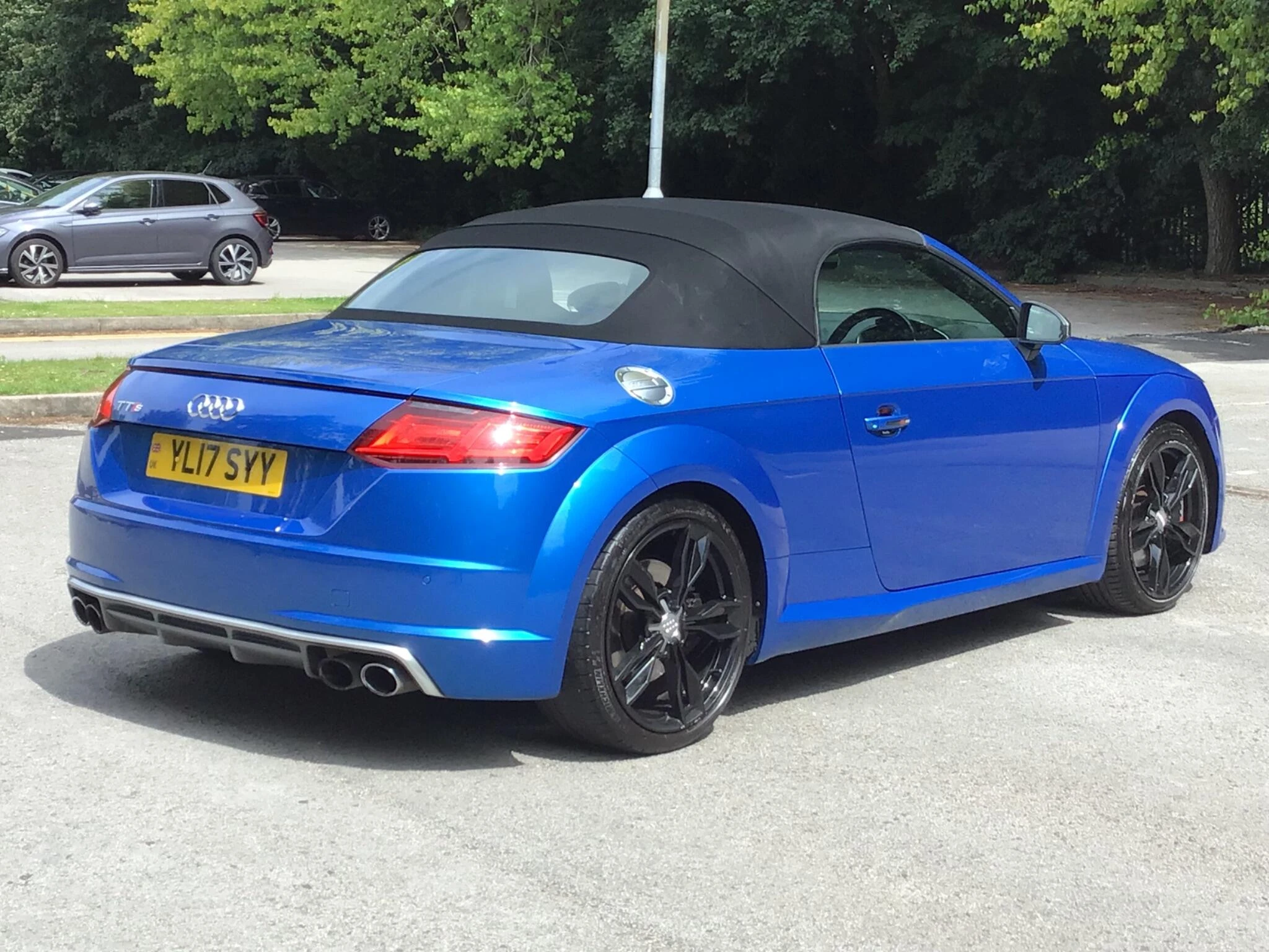 Vehicle image 12