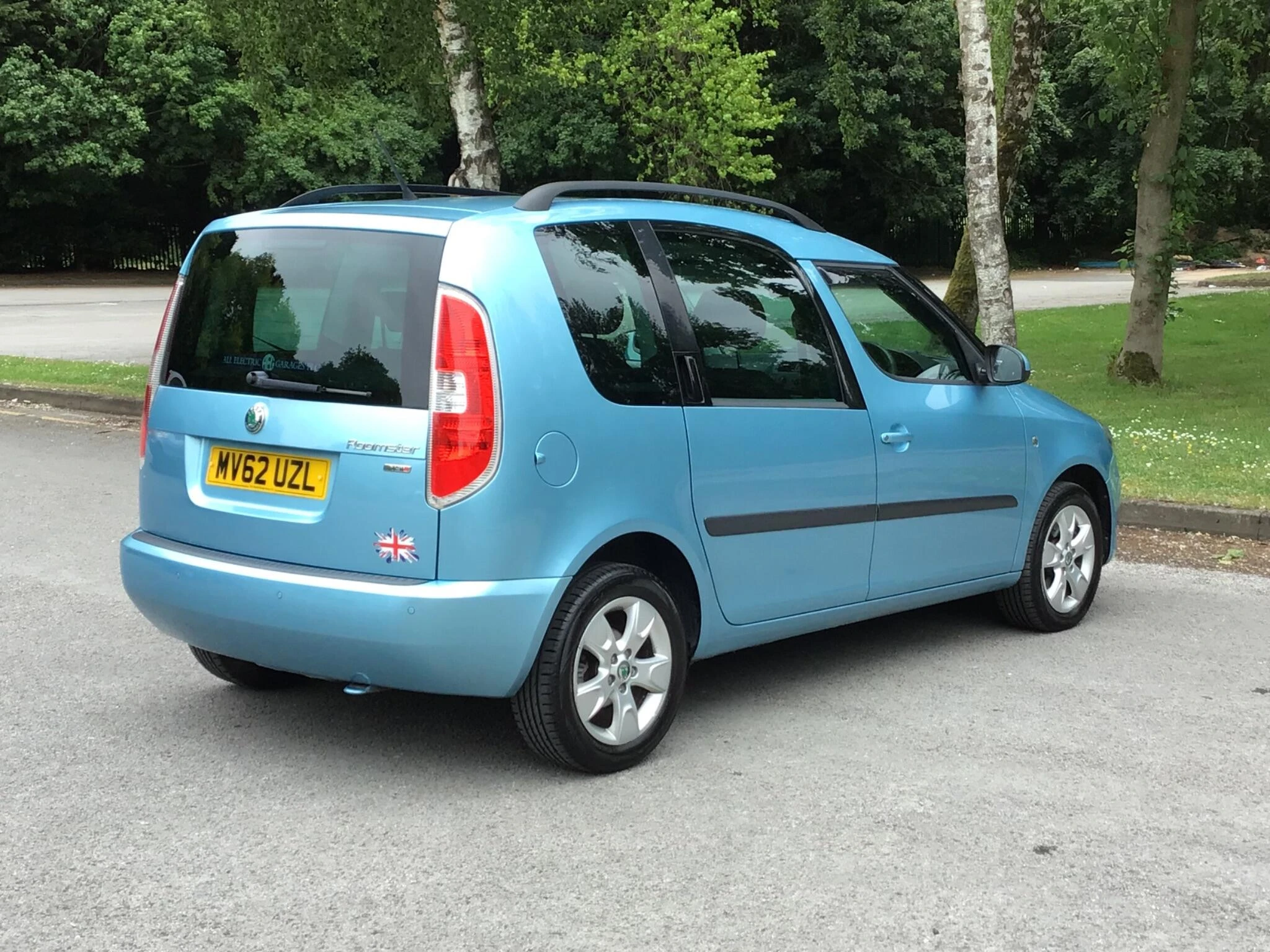 Vehicle image 5