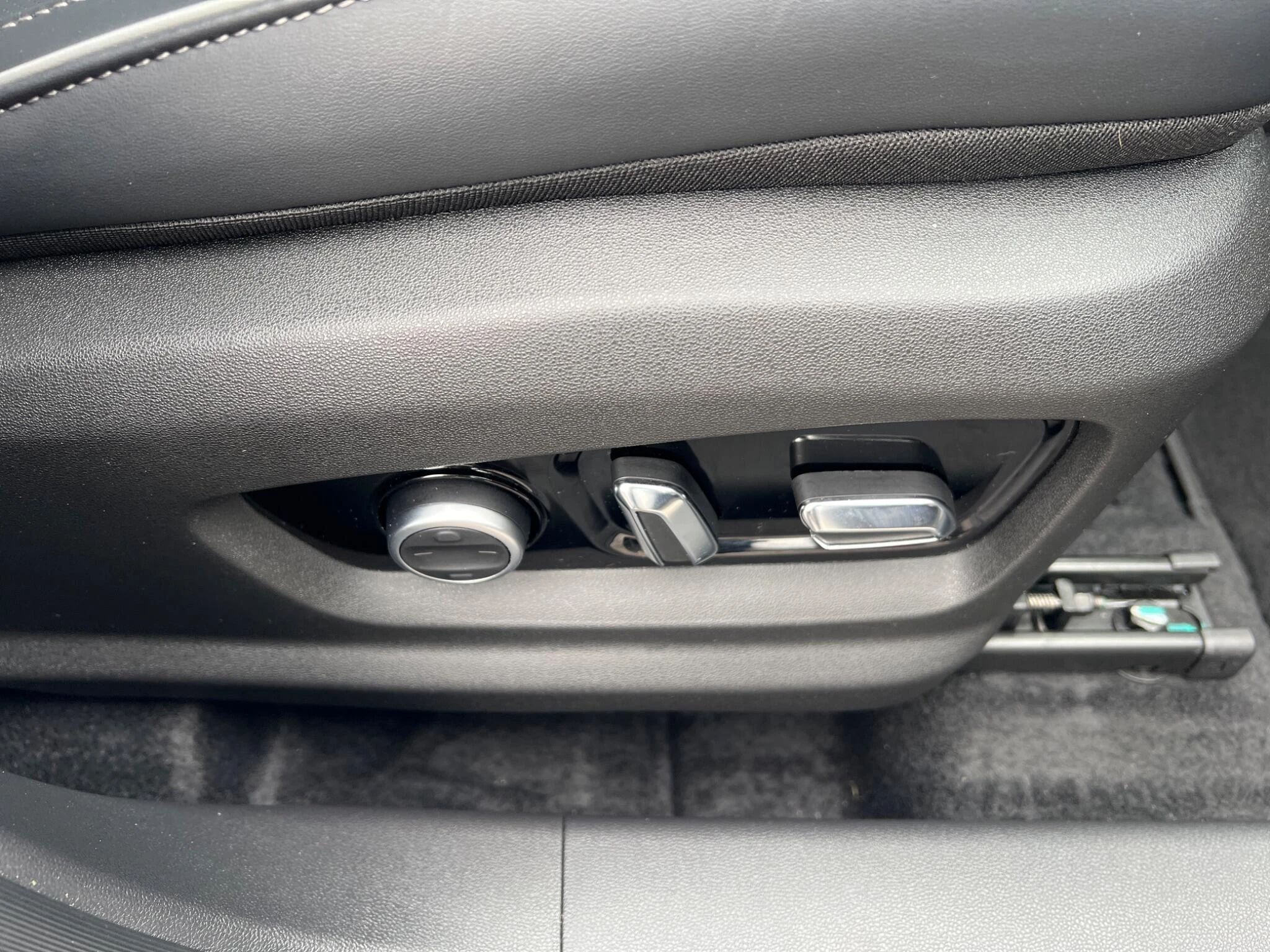 Vehicle image 28