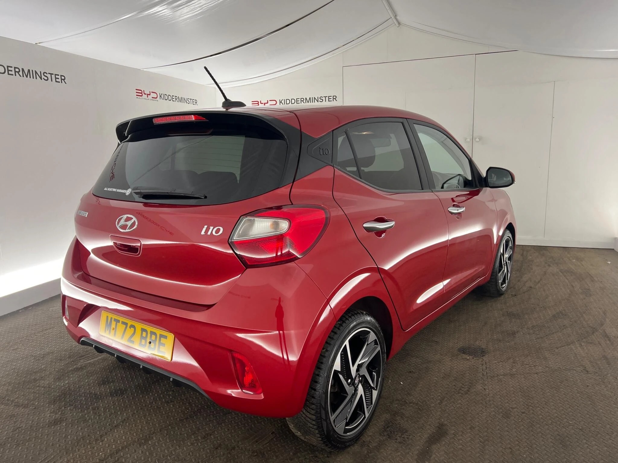 Vehicle image 10